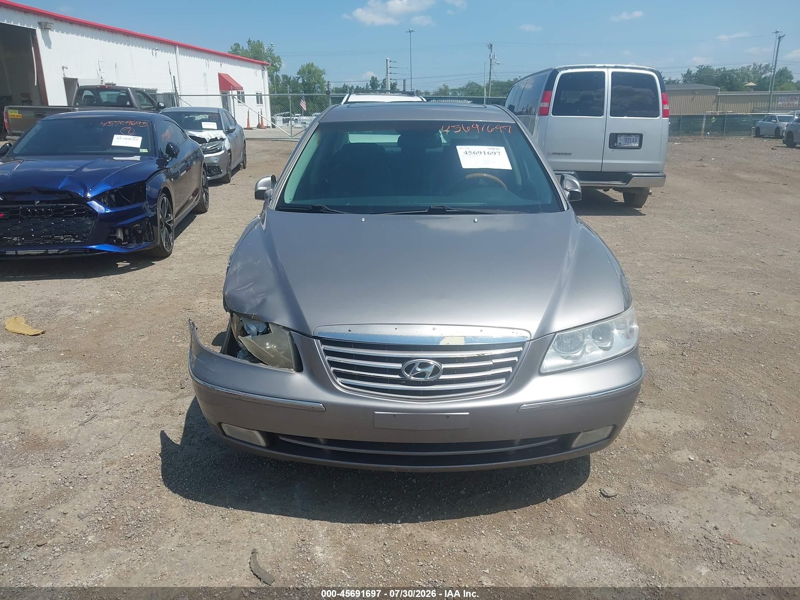 2007 Hyundai Azera Limited/se Silver vin: KMHFC46F47A140444
