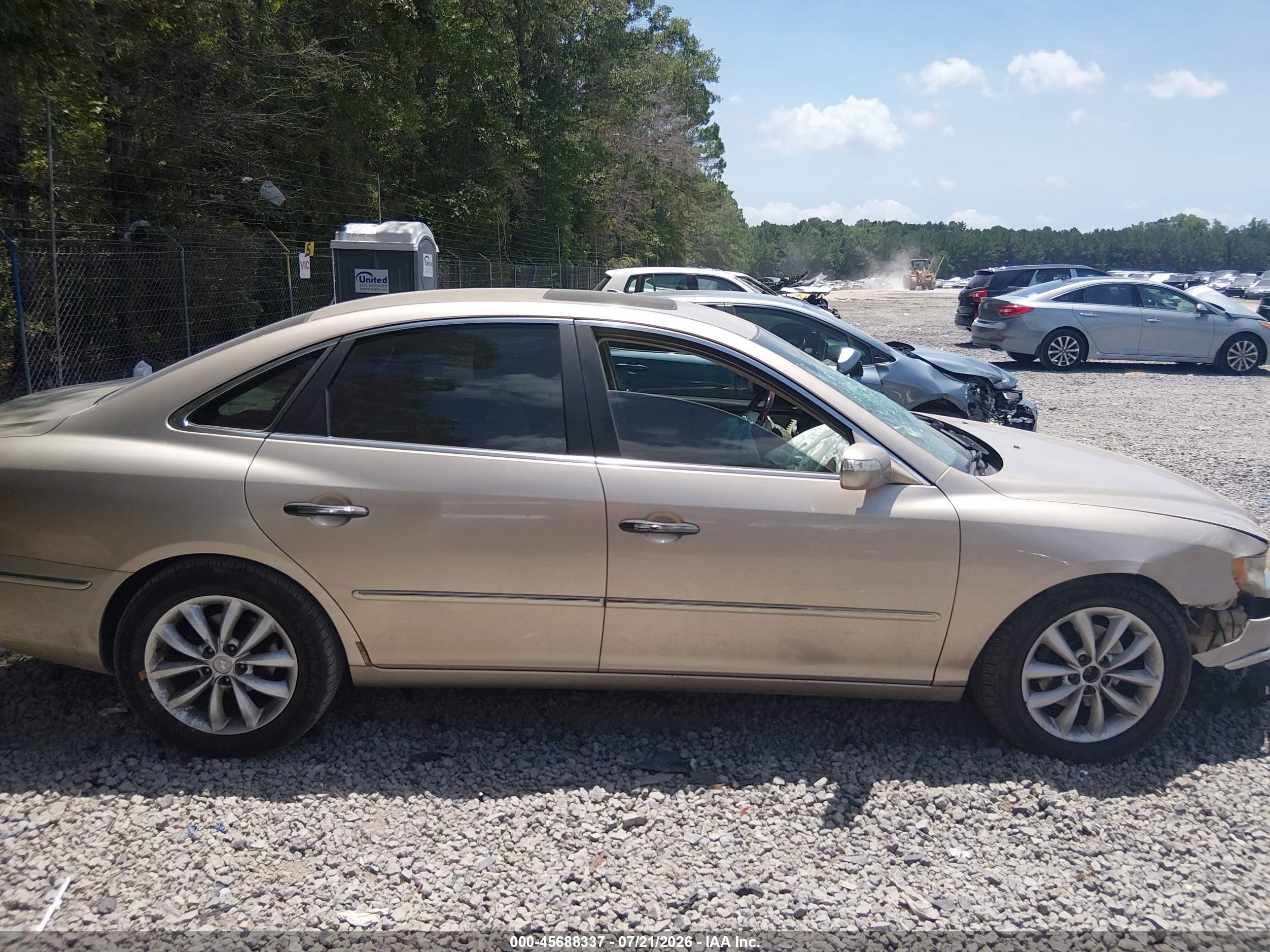 2007 Hyundai Azera Limited/se Silver vin: KMHFC46F47A148088