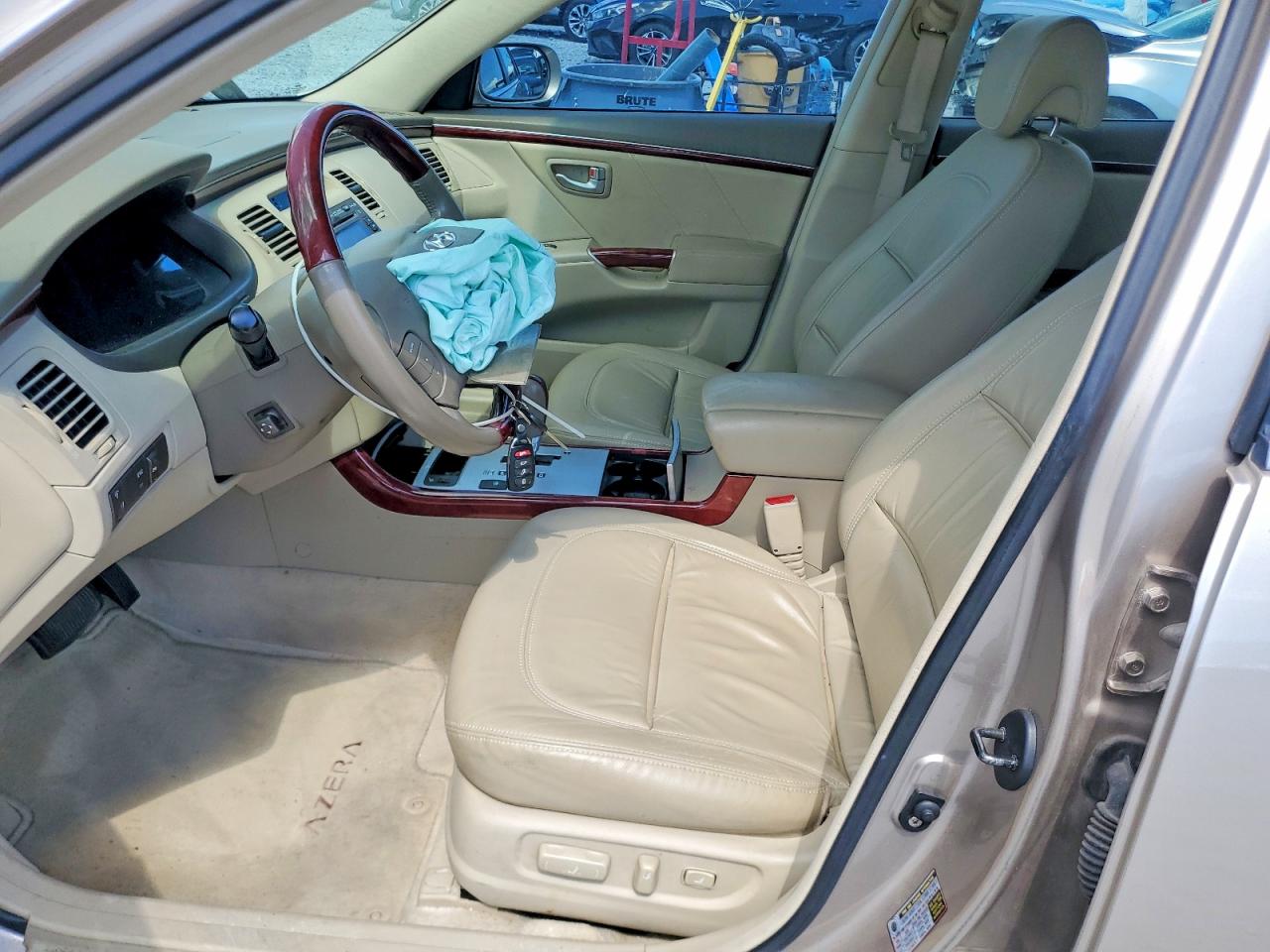 2007 Hyundai Azera Se Tan vin: KMHFC46F47A229298