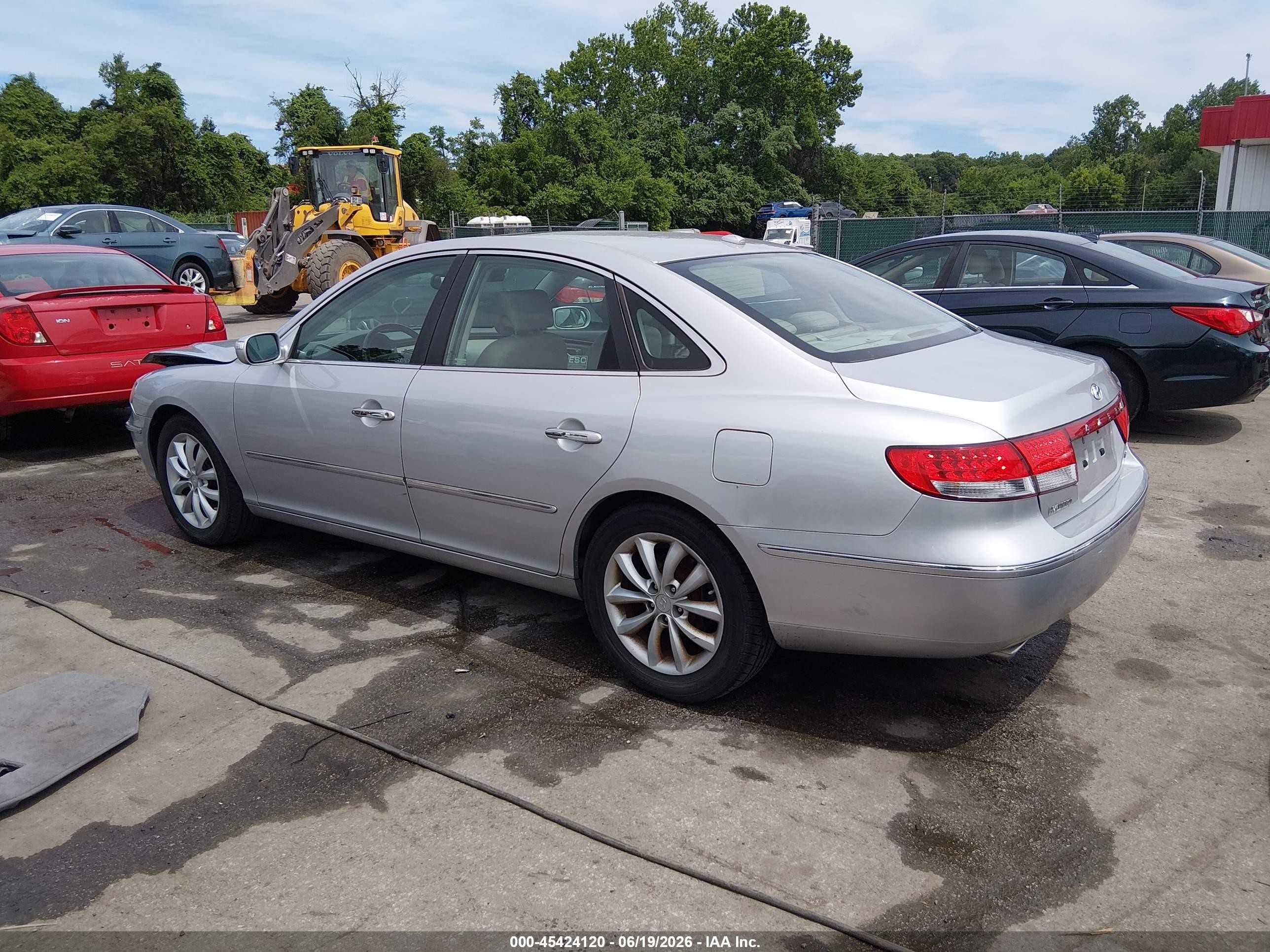 2008 Hyundai Azera Limited Silver vin: KMHFC46F48A289468