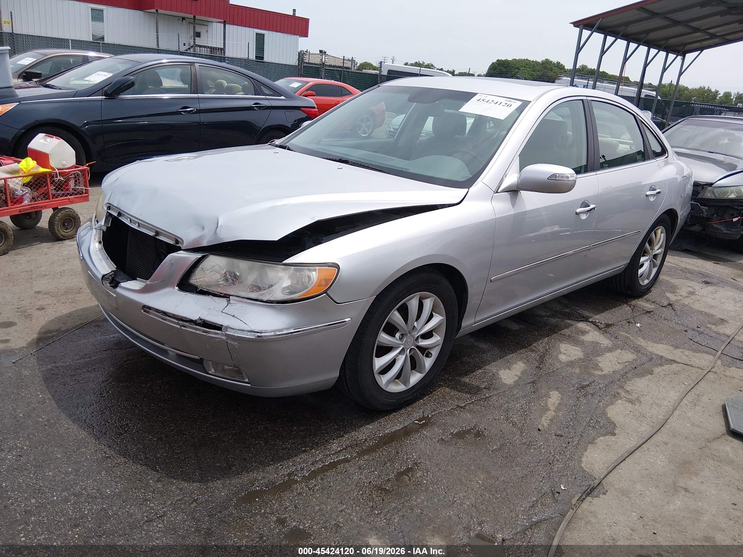 2008 Hyundai Azera Limited Silver vin: KMHFC46F48A289468