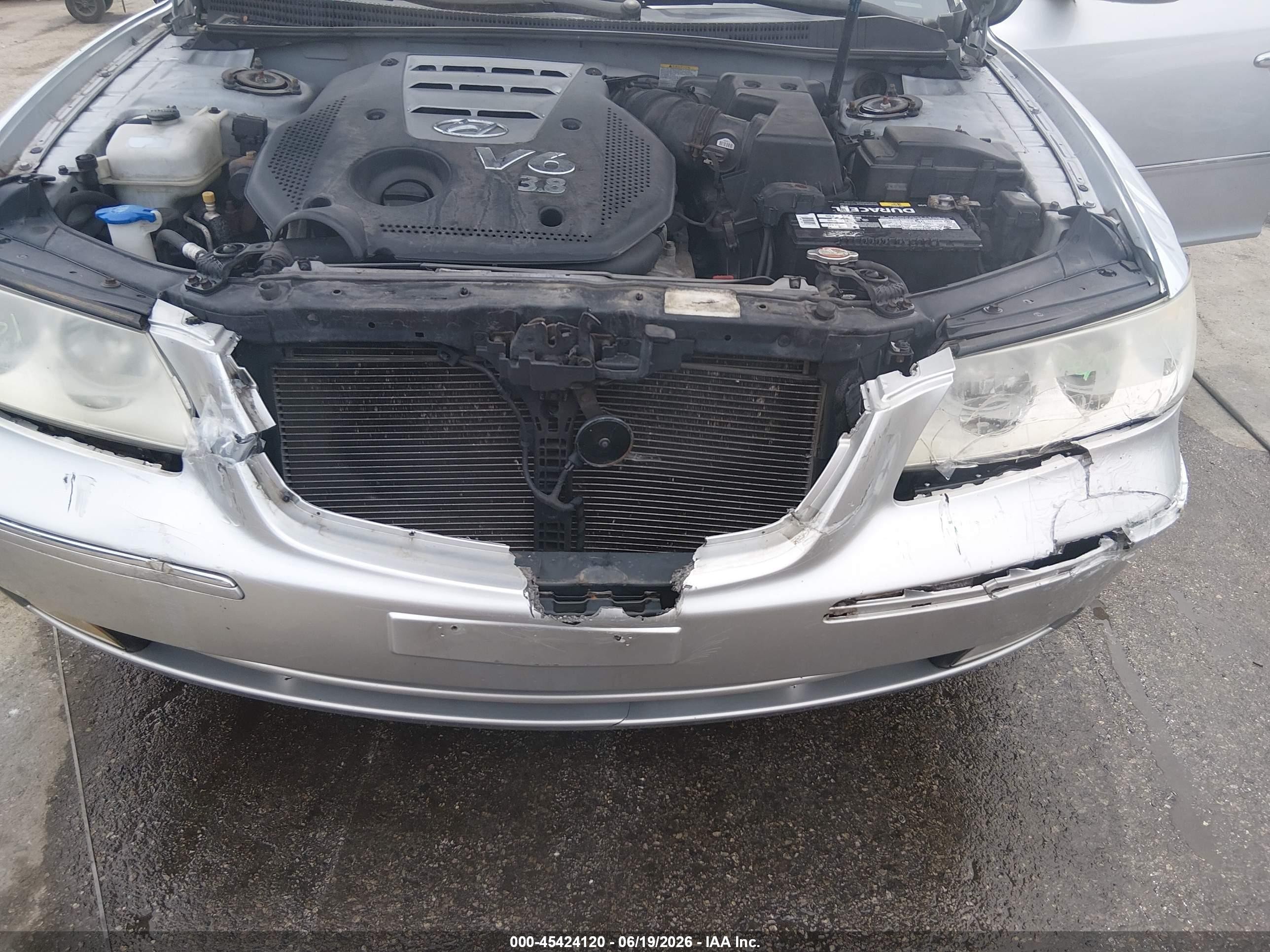 2008 Hyundai Azera Limited Silver vin: KMHFC46F48A289468