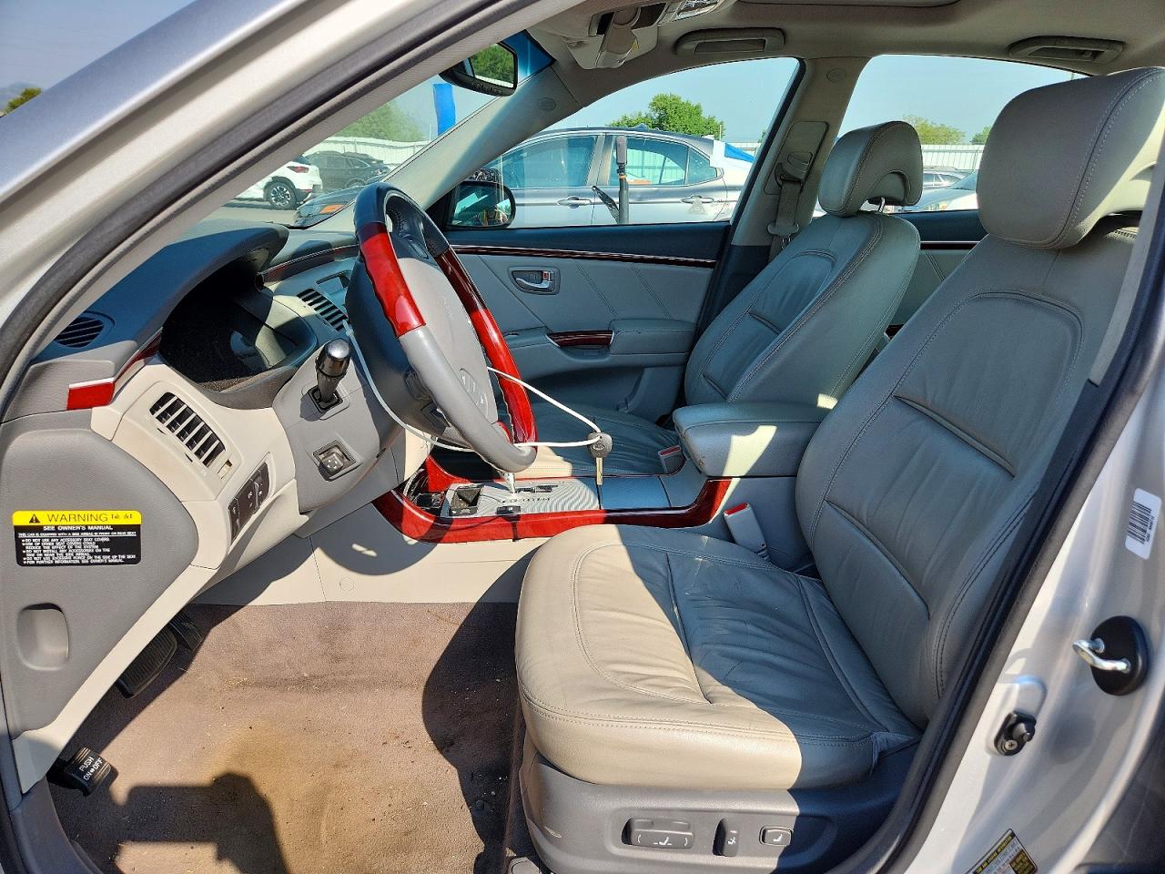 2008 Hyundai Azera Limited Silver vin: KMHFC46F48A291799