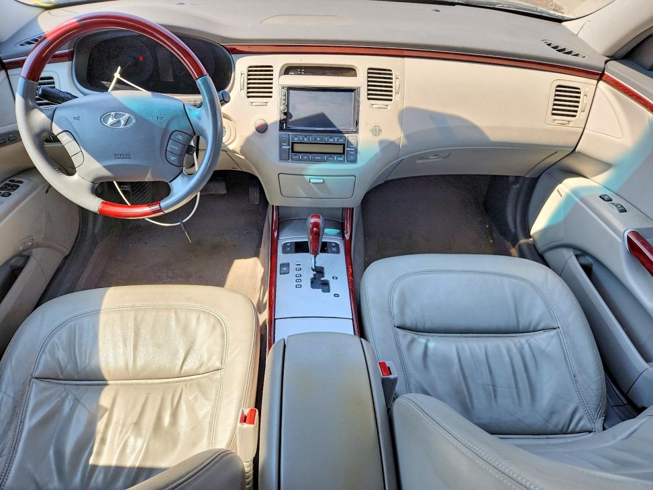 2008 Hyundai Azera Limited Silver vin: KMHFC46F48A291799