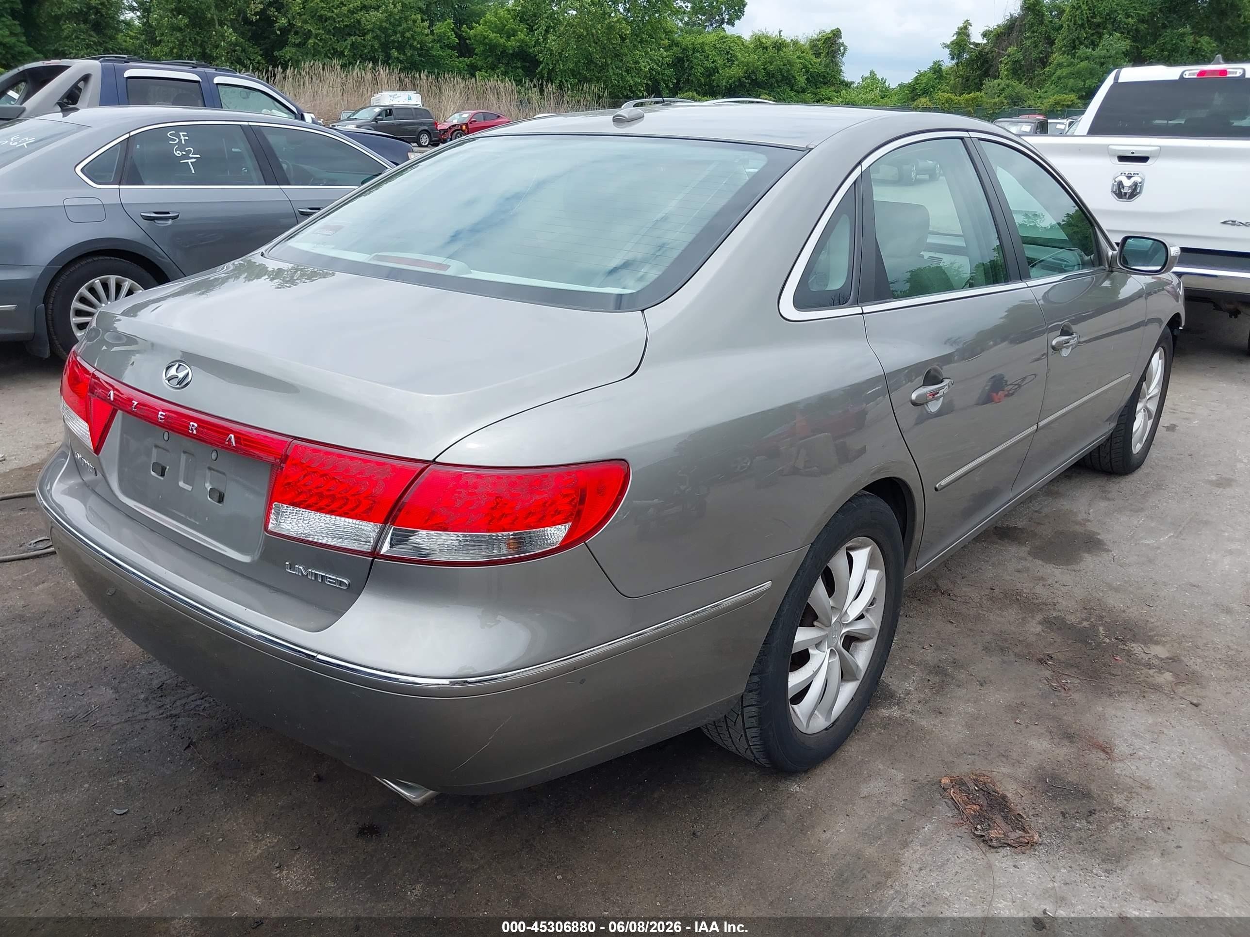 2008 Hyundai Azera Limited Beige vin: KMHFC46F48A319553