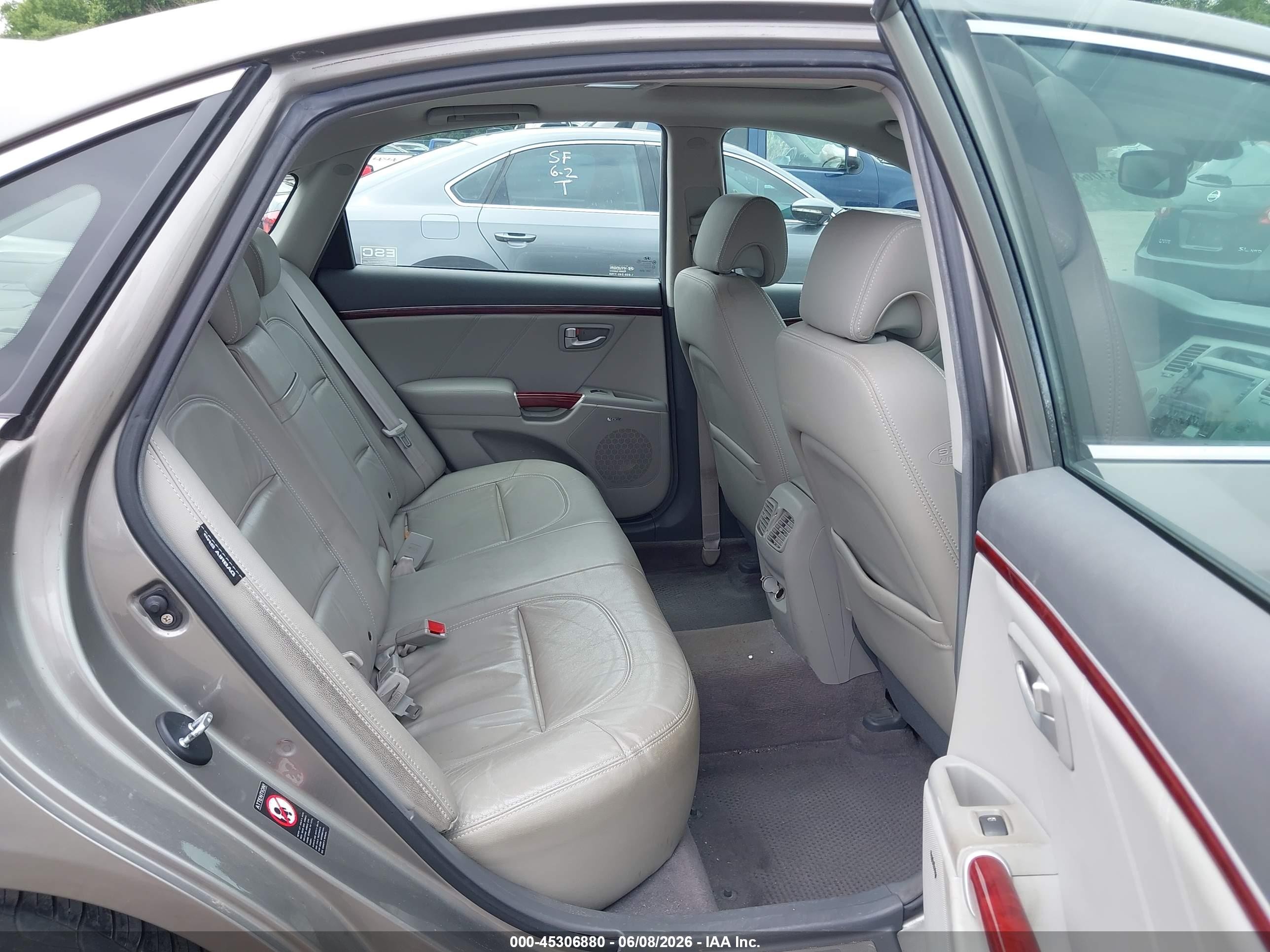 2008 Hyundai Azera Limited Beige vin: KMHFC46F48A319553