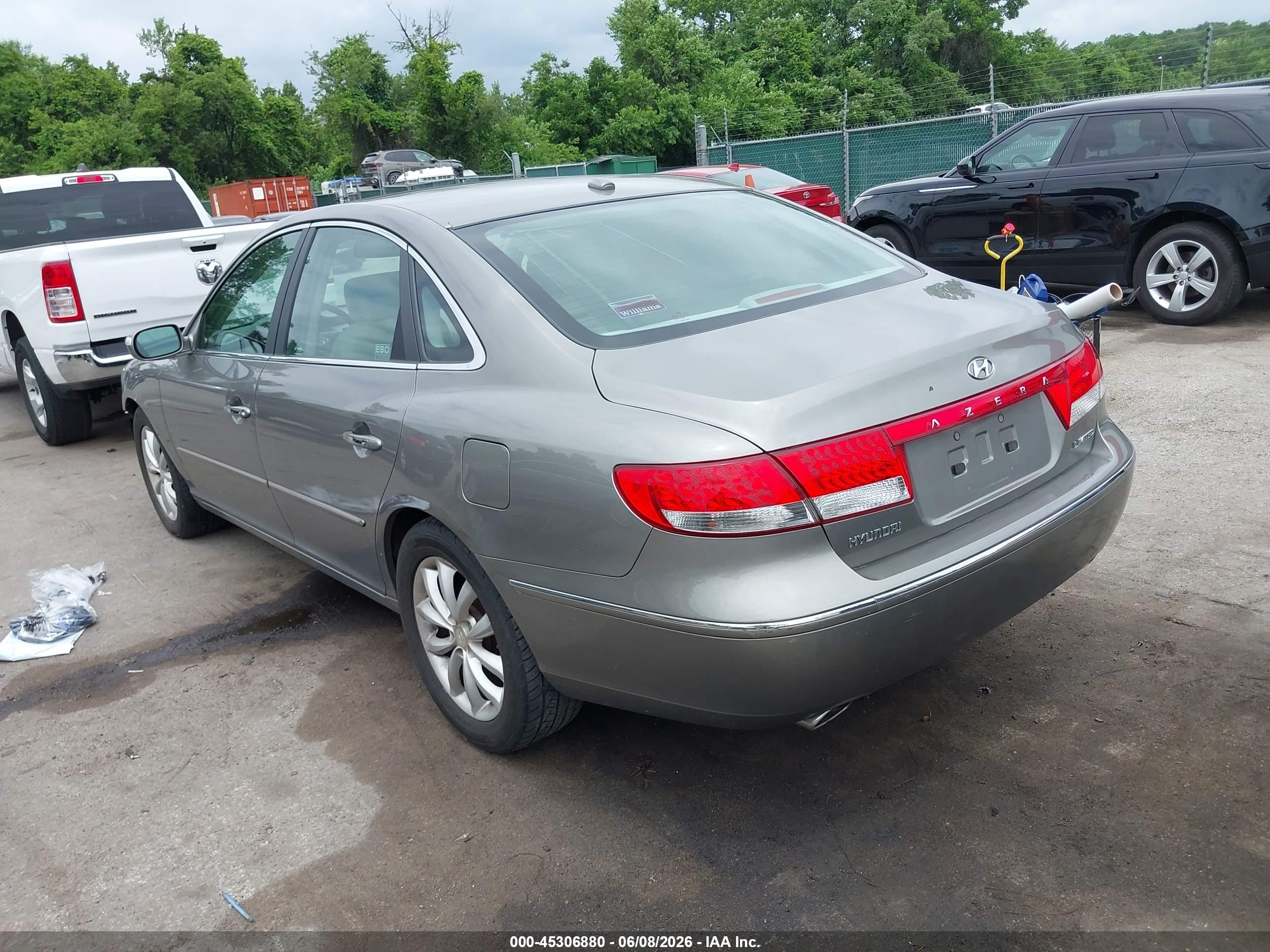 2008 Hyundai Azera Limited Beige vin: KMHFC46F48A319553