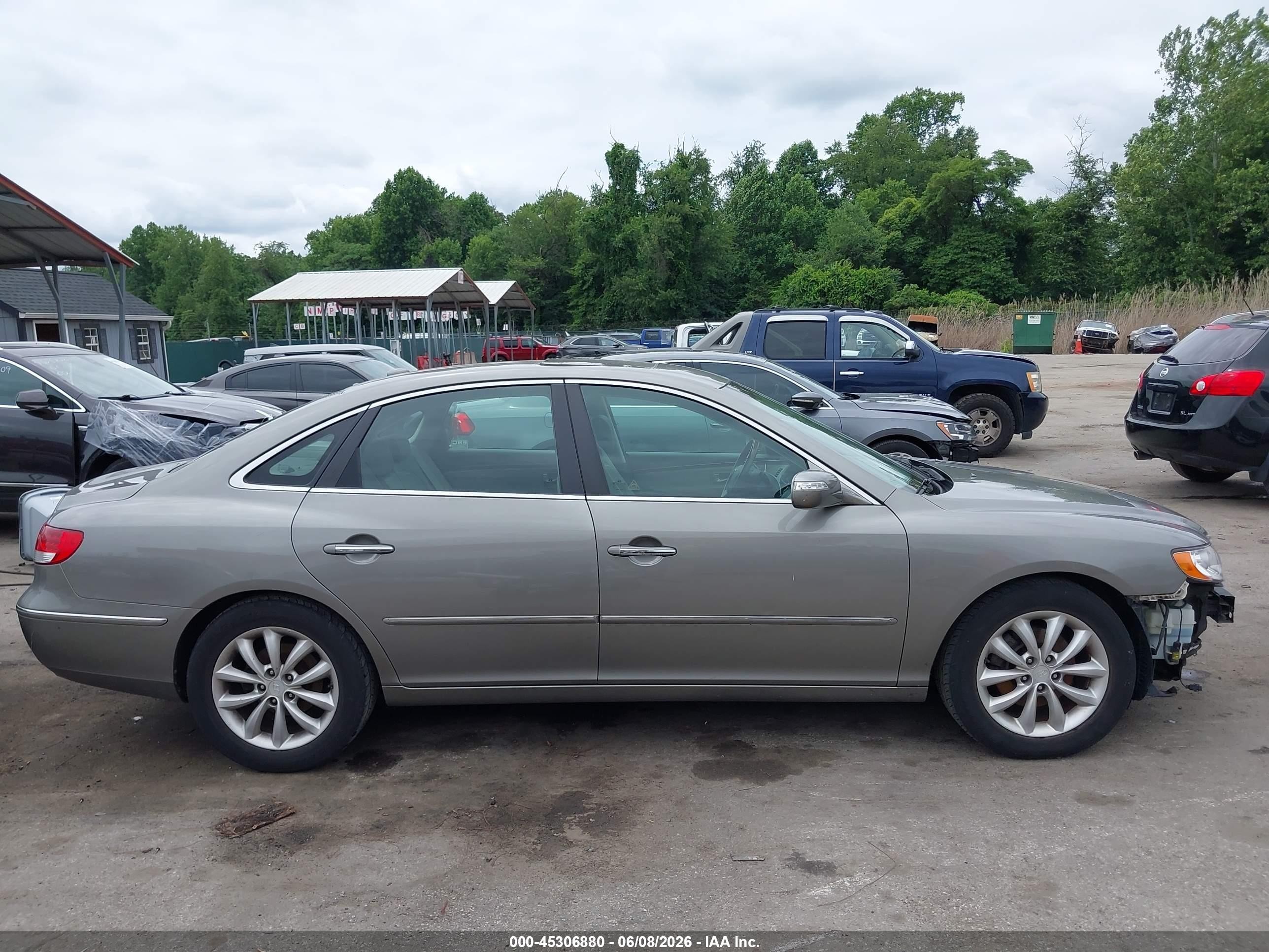 2008 Hyundai Azera Limited Beige vin: KMHFC46F48A319553