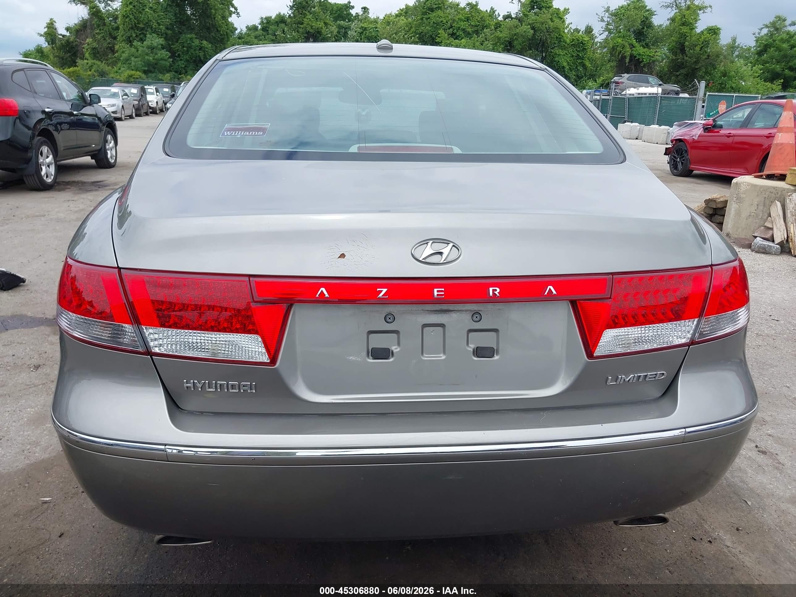 2008 Hyundai Azera Limited Beige vin: KMHFC46F48A319553