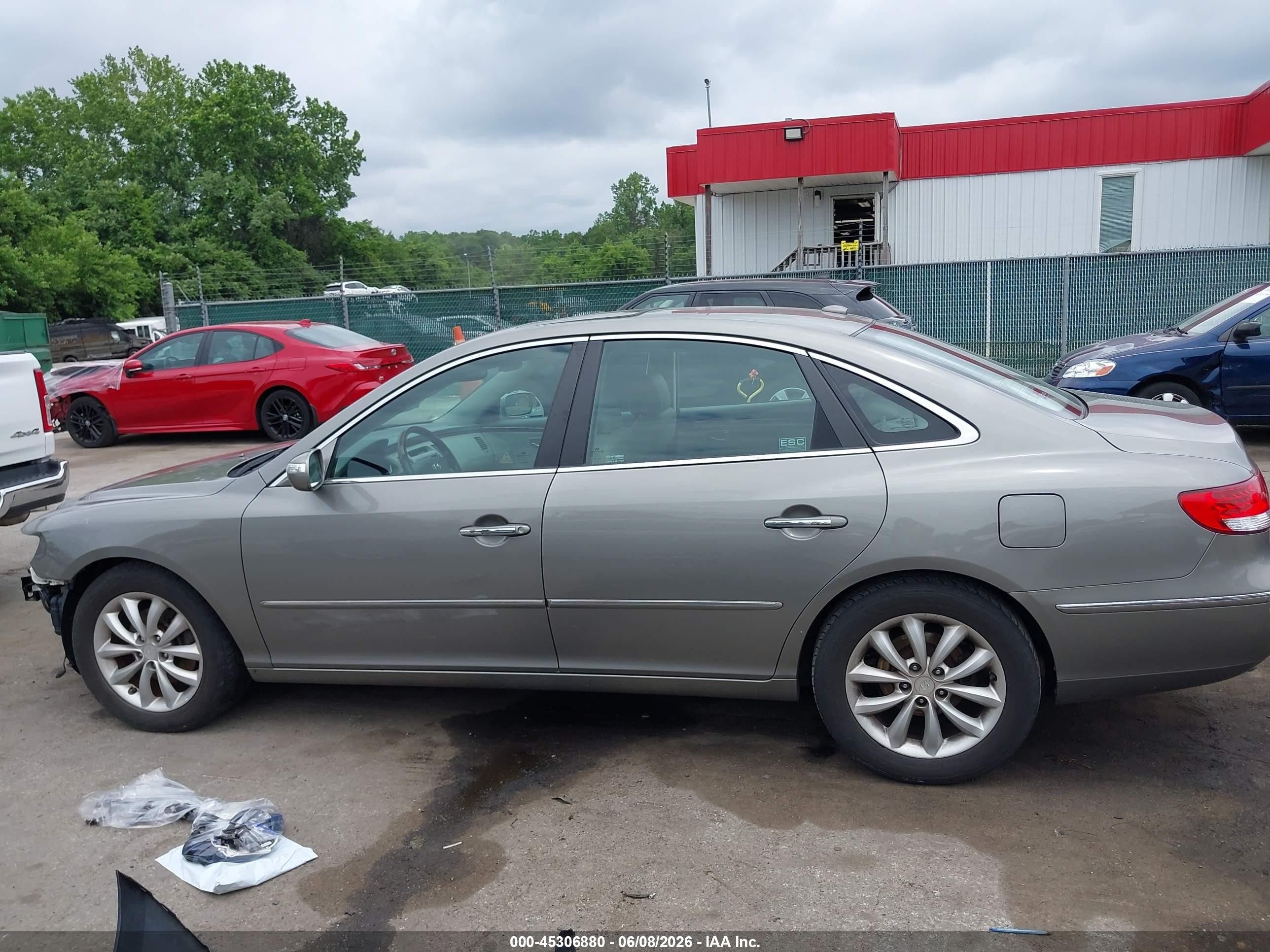 2008 Hyundai Azera Limited Beige vin: KMHFC46F48A319553