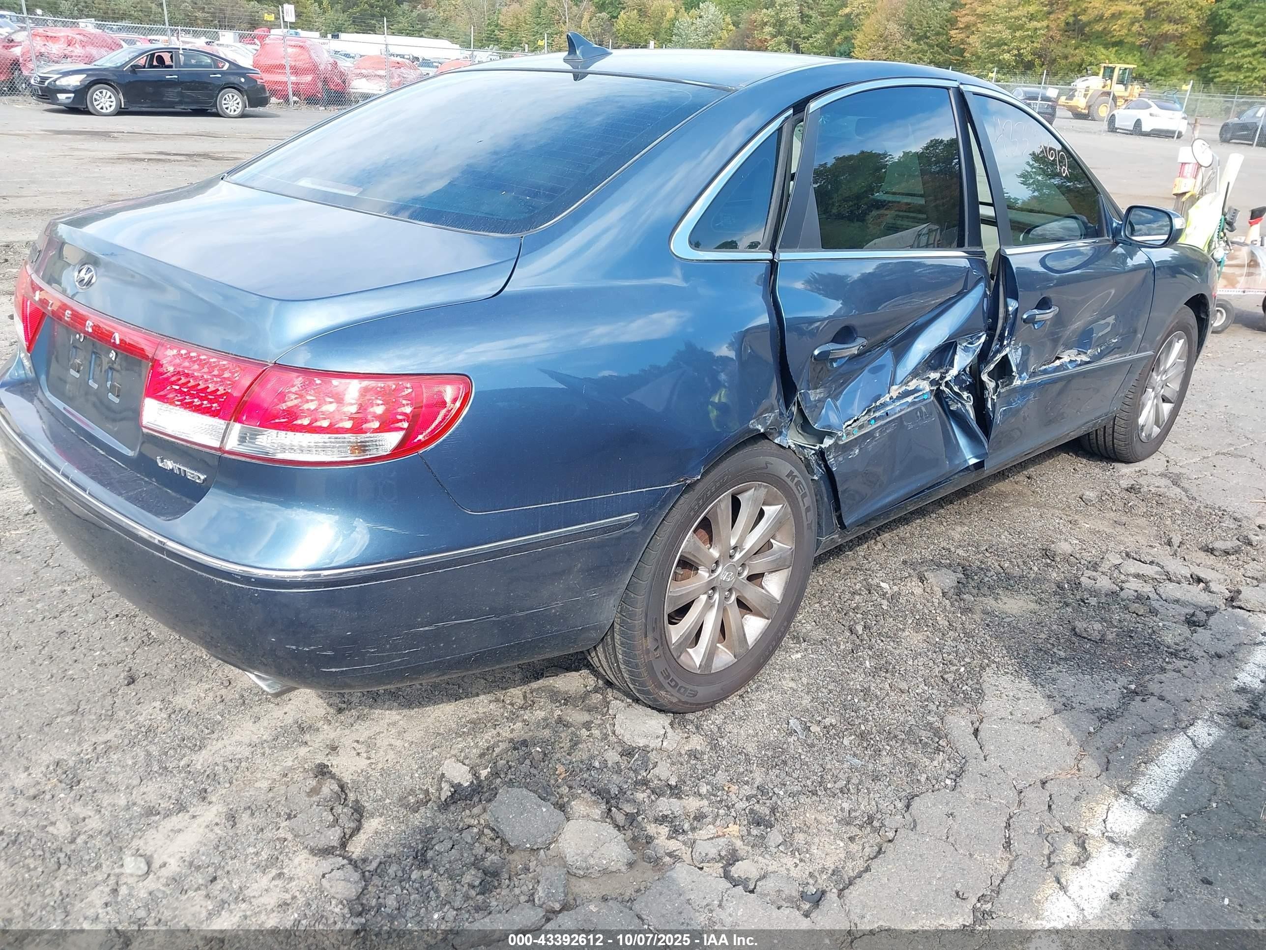 2009 Hyundai Azera Limited Blue vin: KMHFC46F49A356863
