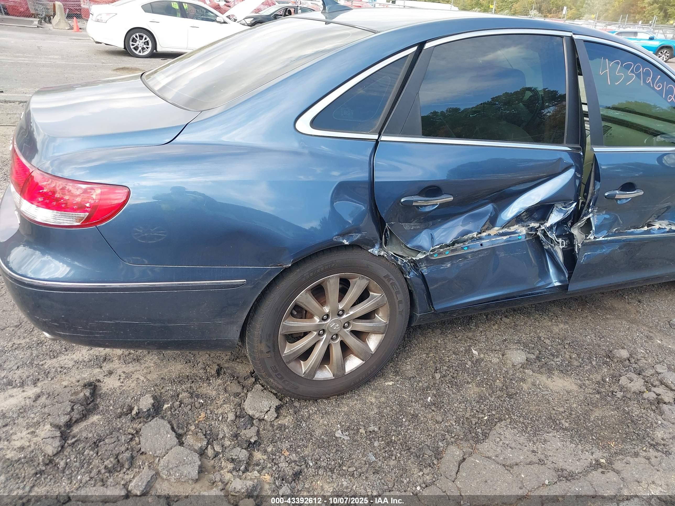 2009 Hyundai Azera Limited Blue vin: KMHFC46F49A356863
