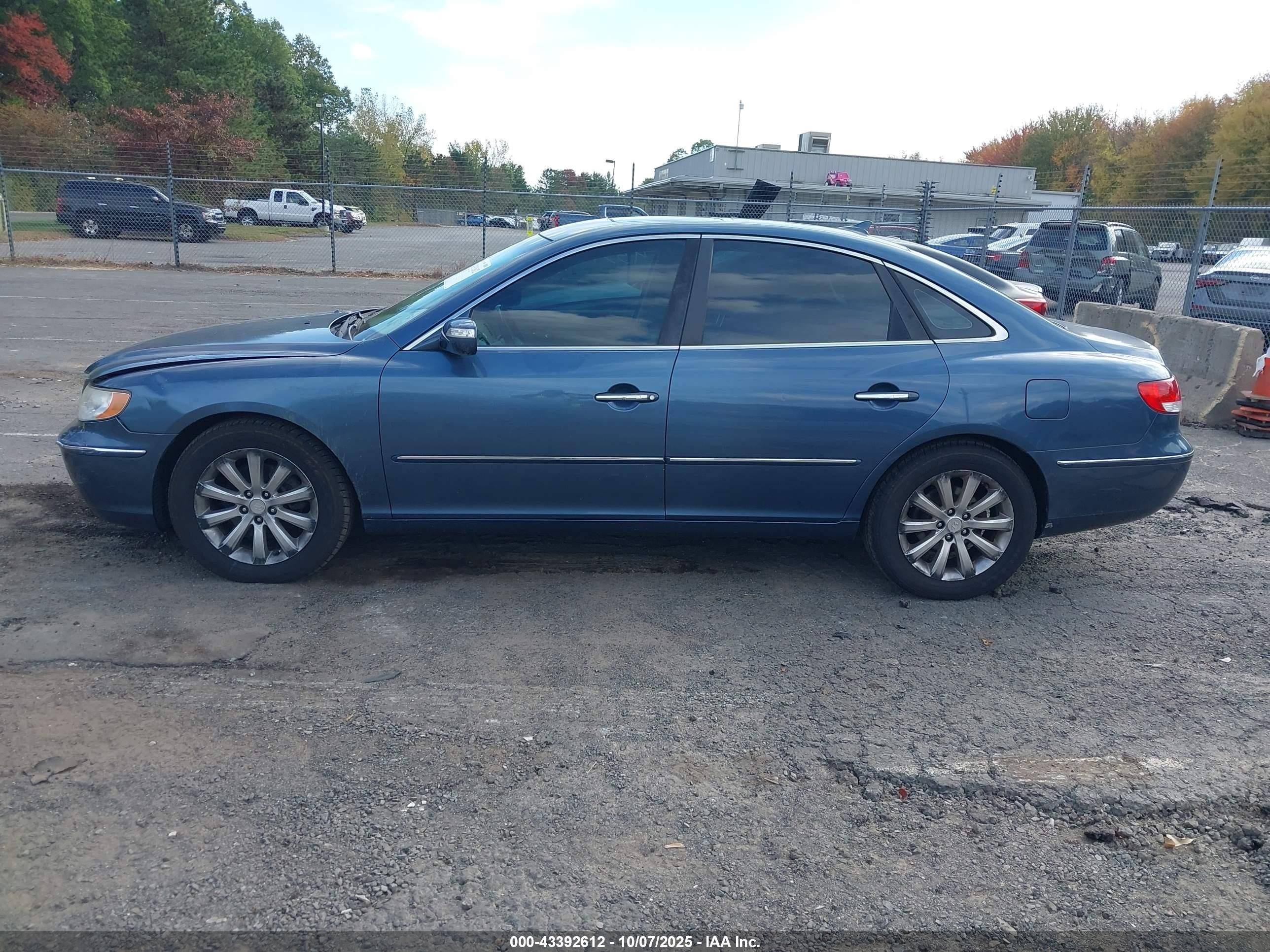 2009 Hyundai Azera Limited Blue vin: KMHFC46F49A356863