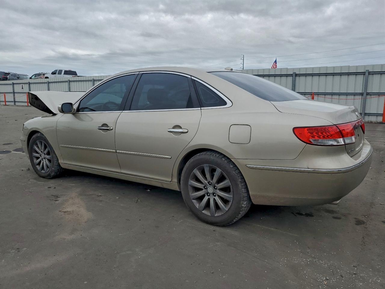 2009 Hyundai Azera Se Beige vin: KMHFC46F49A364560