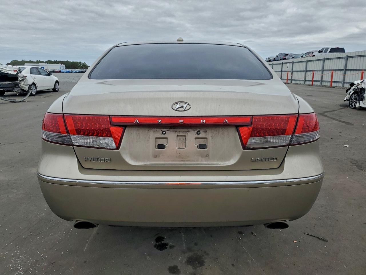2009 Hyundai Azera Se Beige vin: KMHFC46F49A364560