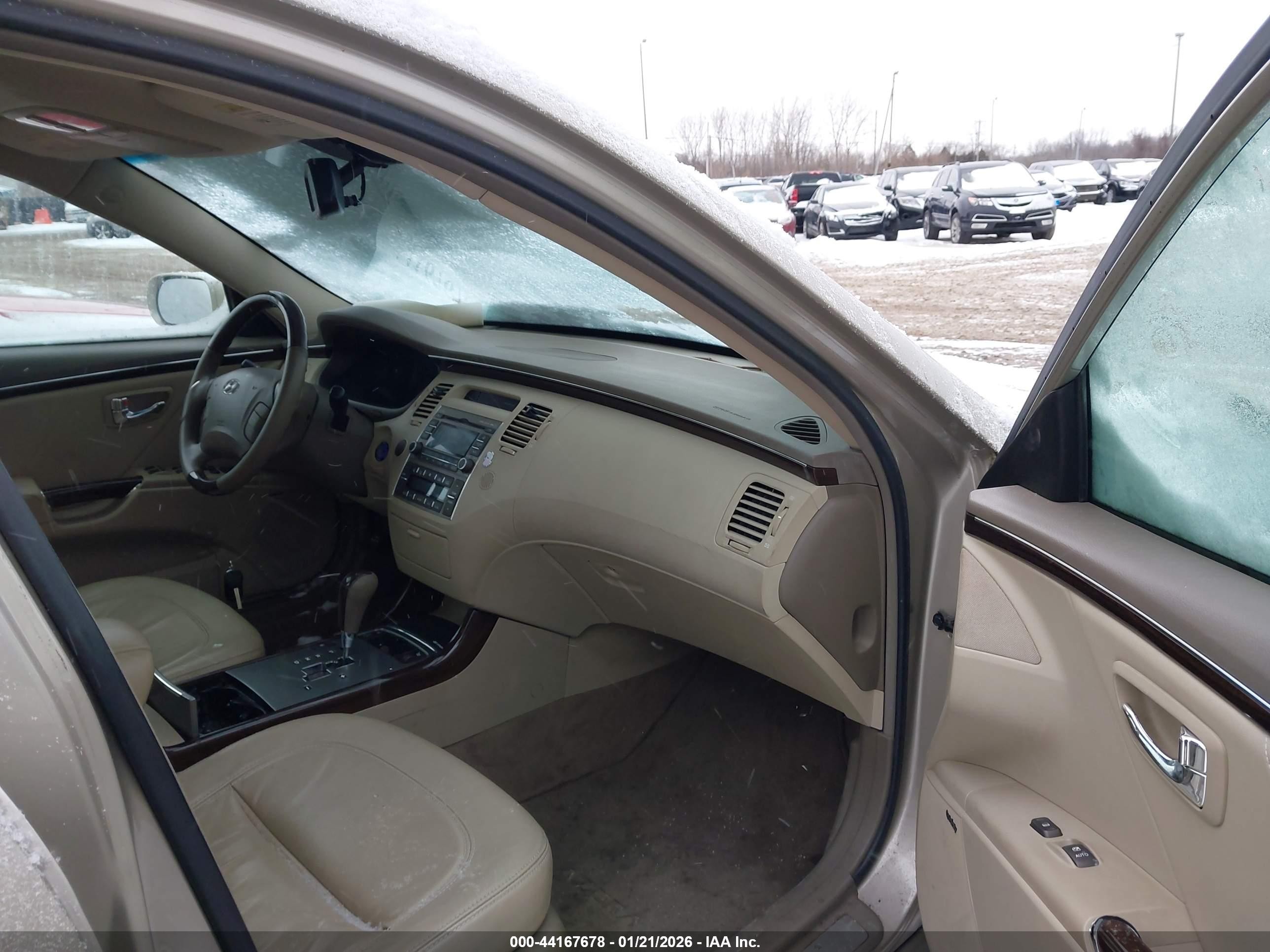 2009 Hyundai Azera Limited Gold vin: KMHFC46F49A373291