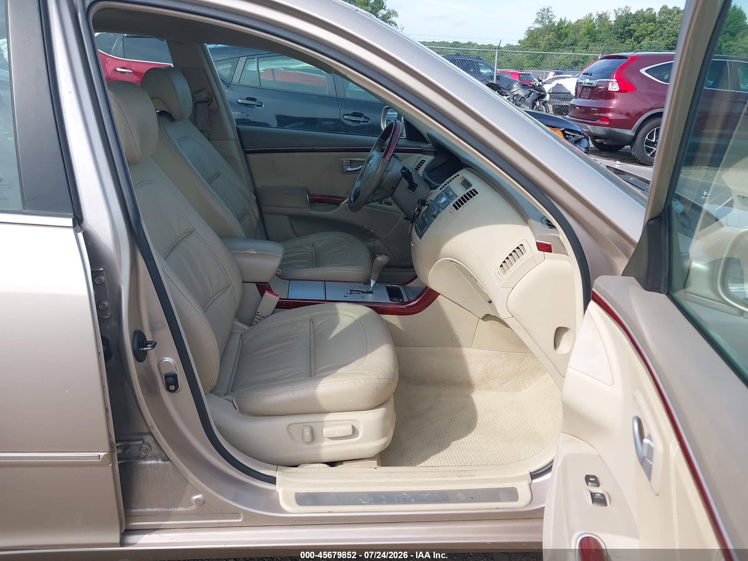 2007 Hyundai Azera Limited/se Бежевый vin: KMHFC46F57A211912