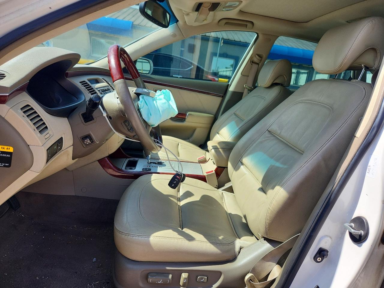 2008 Hyundai Azera Limited White vin: KMHFC46F58A290712