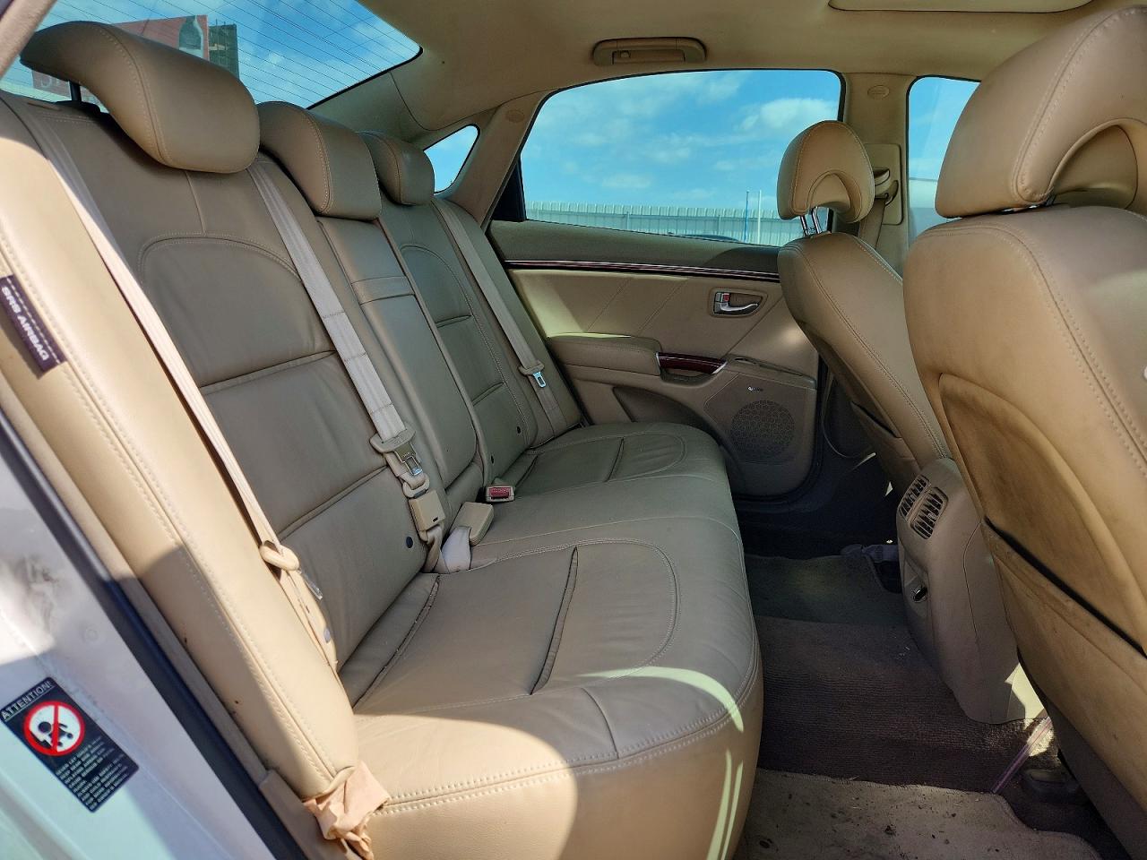 2008 Hyundai Azera Limited White vin: KMHFC46F58A290712