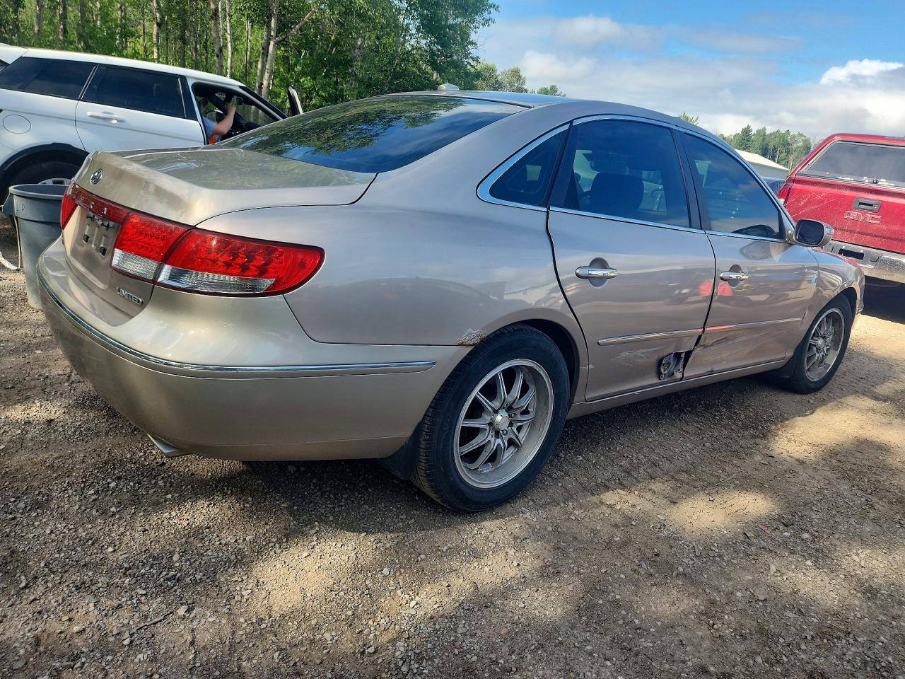 2008 Hyundai Azera Limited Tan vin: KMHFC46F58A301501