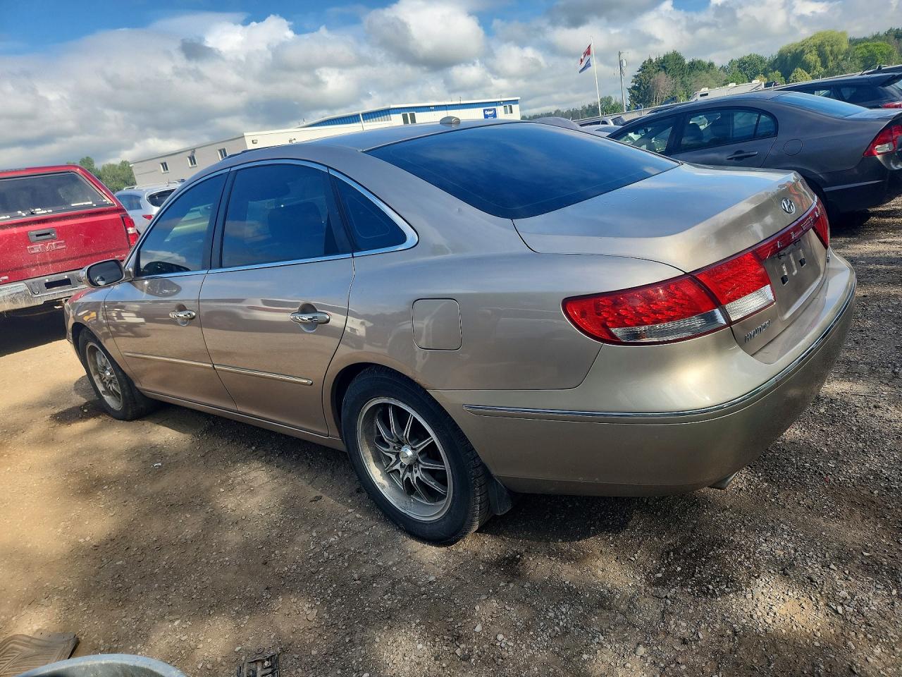 2008 Hyundai Azera Limited Tan vin: KMHFC46F58A301501