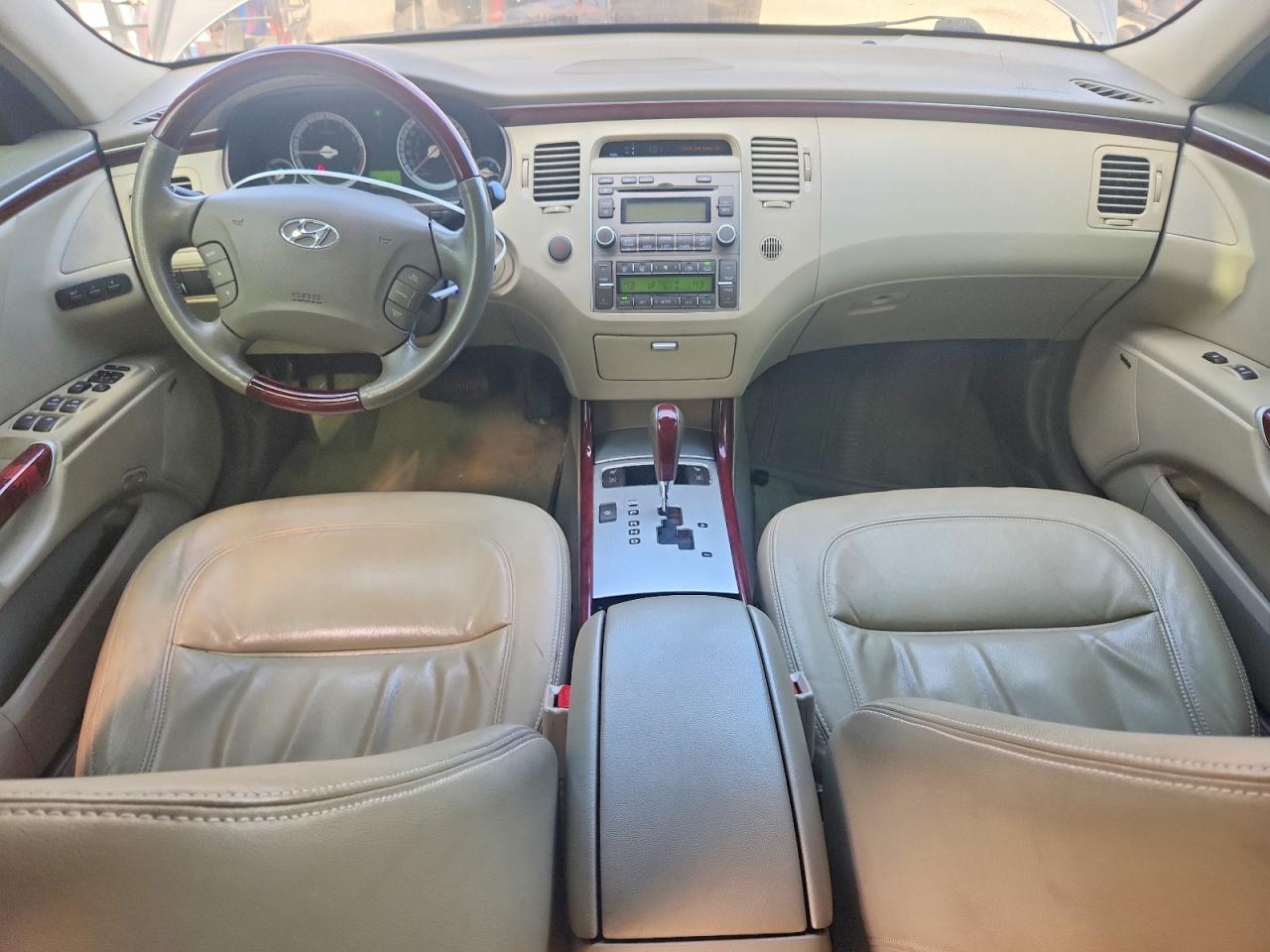 2008 Hyundai Azera Limited Tan vin: KMHFC46F58A301501
