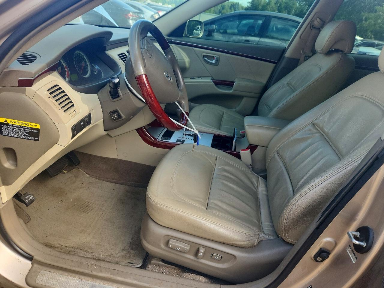 2008 Hyundai Azera Limited Tan vin: KMHFC46F58A301501