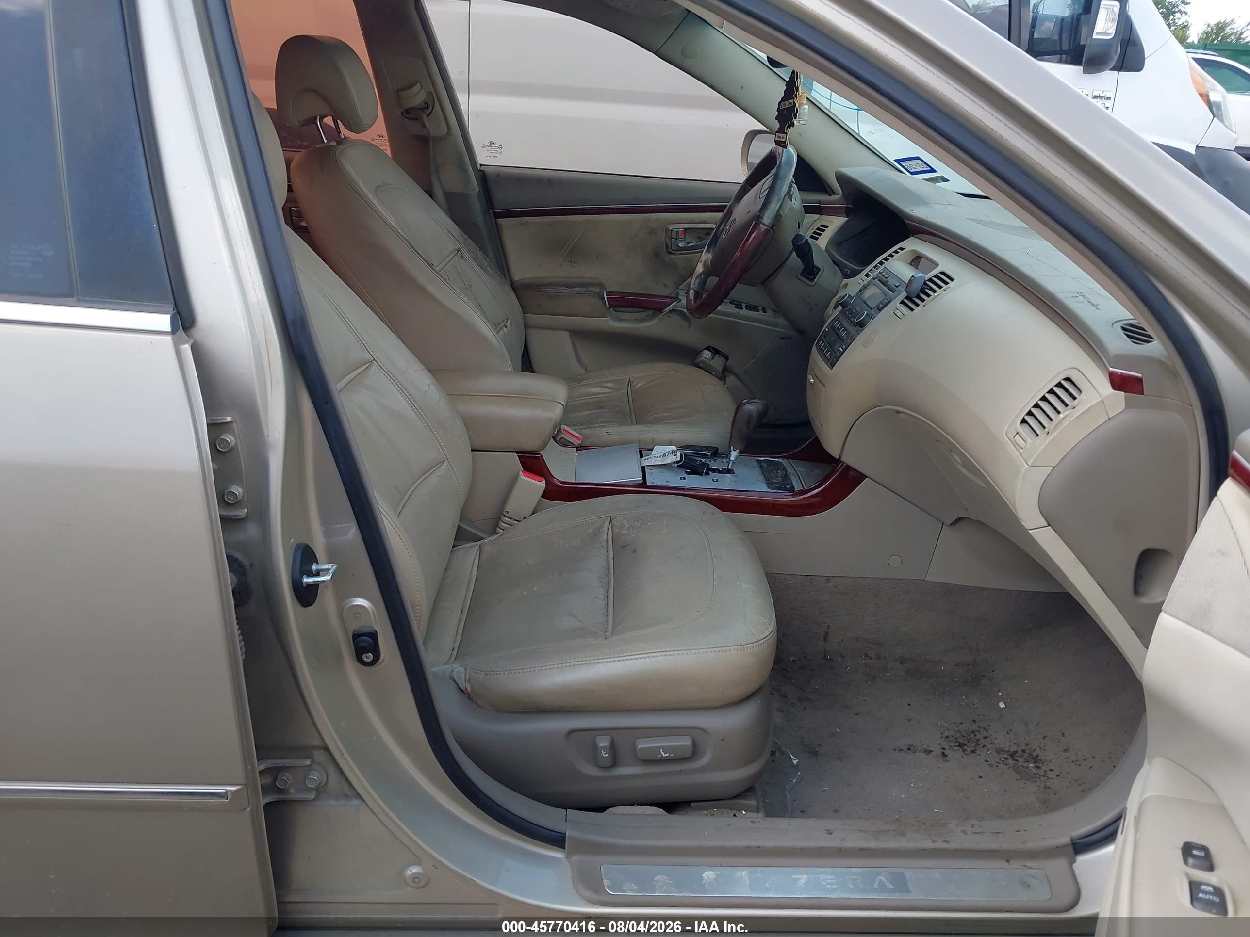 2008 Hyundai Azera Limited Gold vin: KMHFC46F58A321117