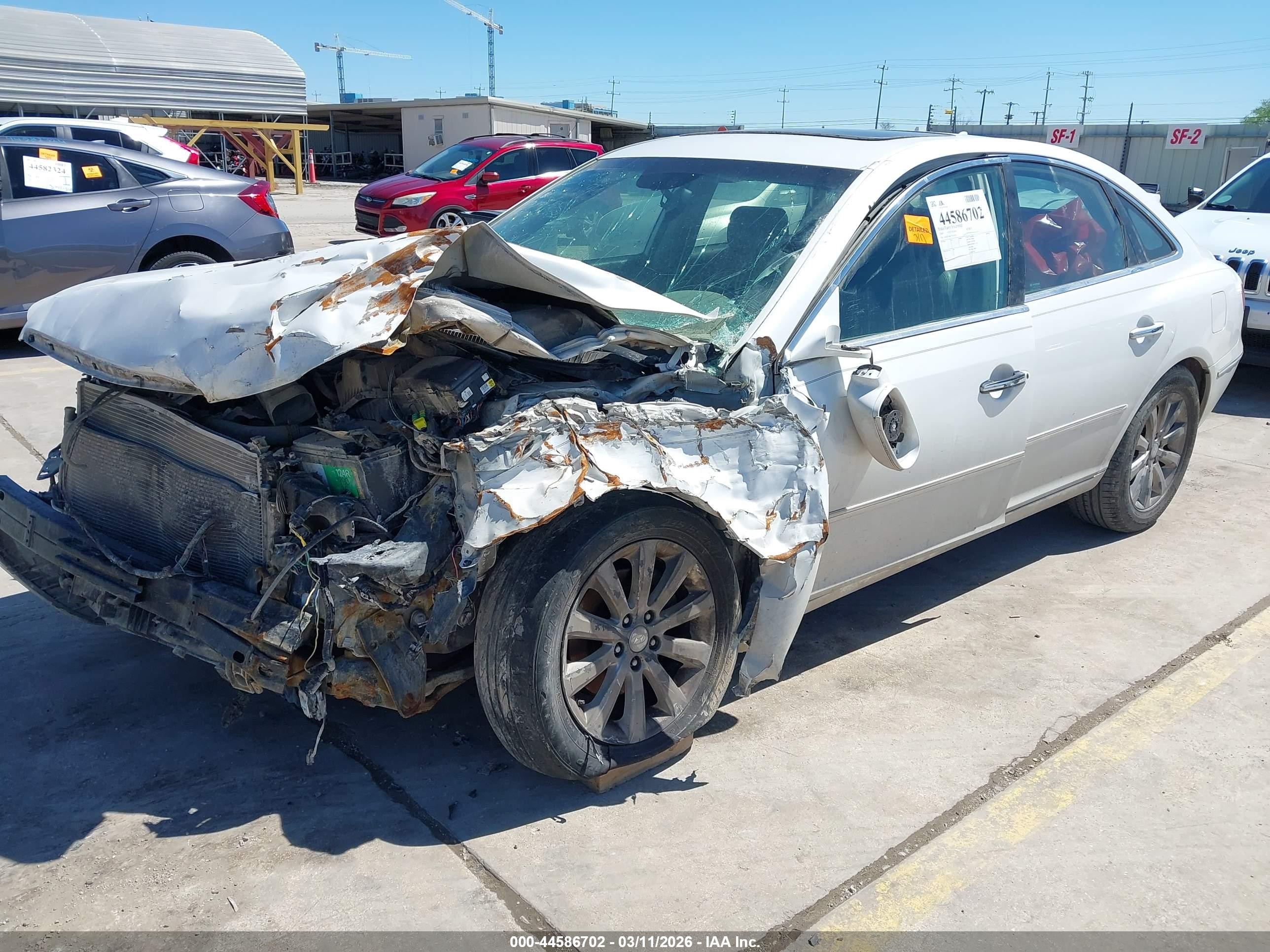 2009 Hyundai Azera Limited White vin: KMHFC46F59A392433