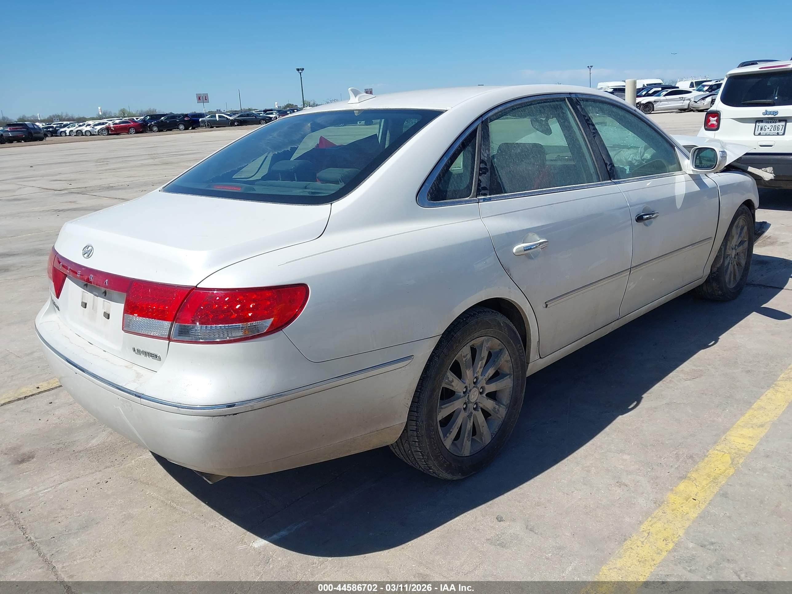 2009 Hyundai Azera Limited White vin: KMHFC46F59A392433