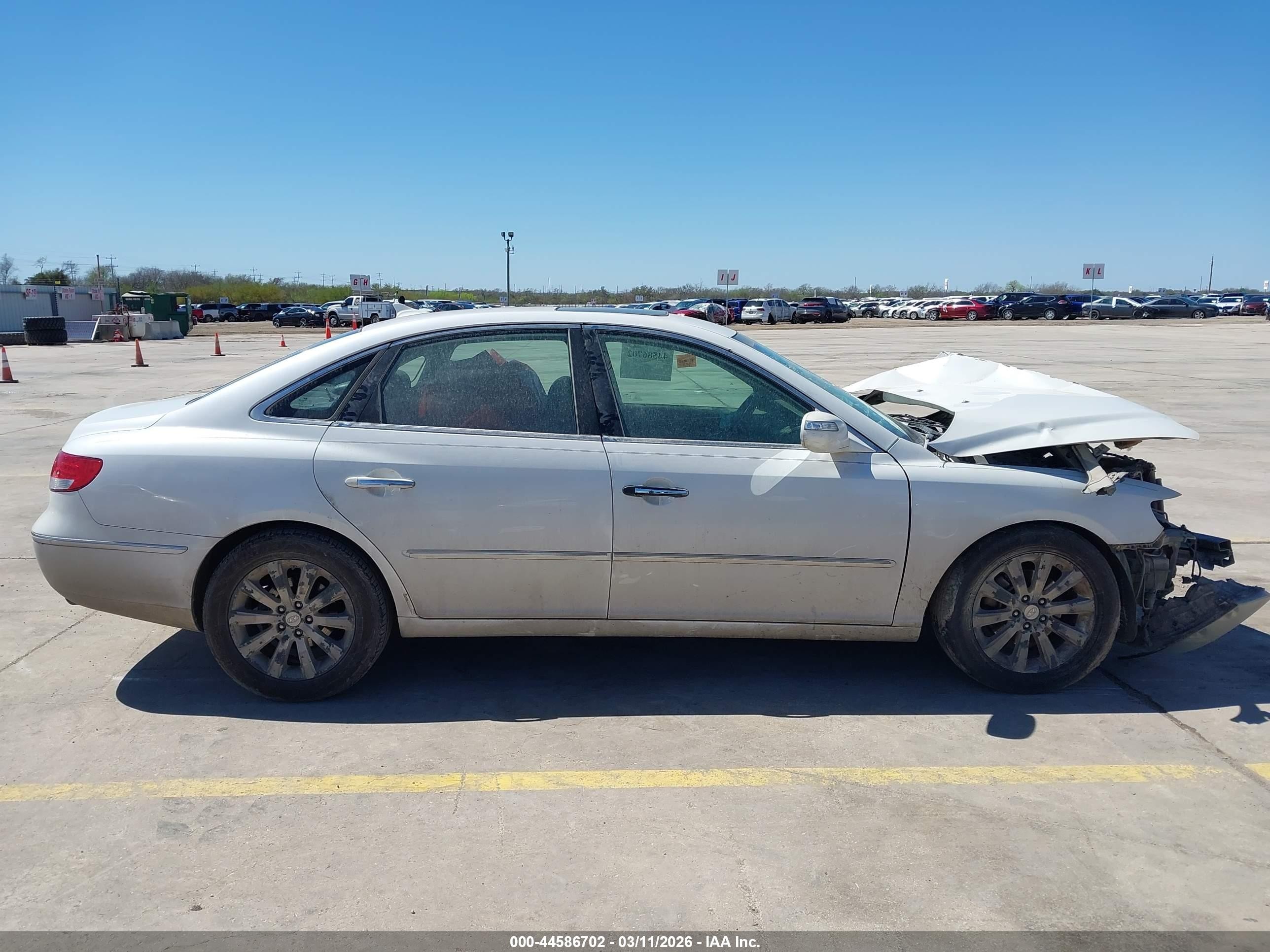 2009 Hyundai Azera Limited White vin: KMHFC46F59A392433