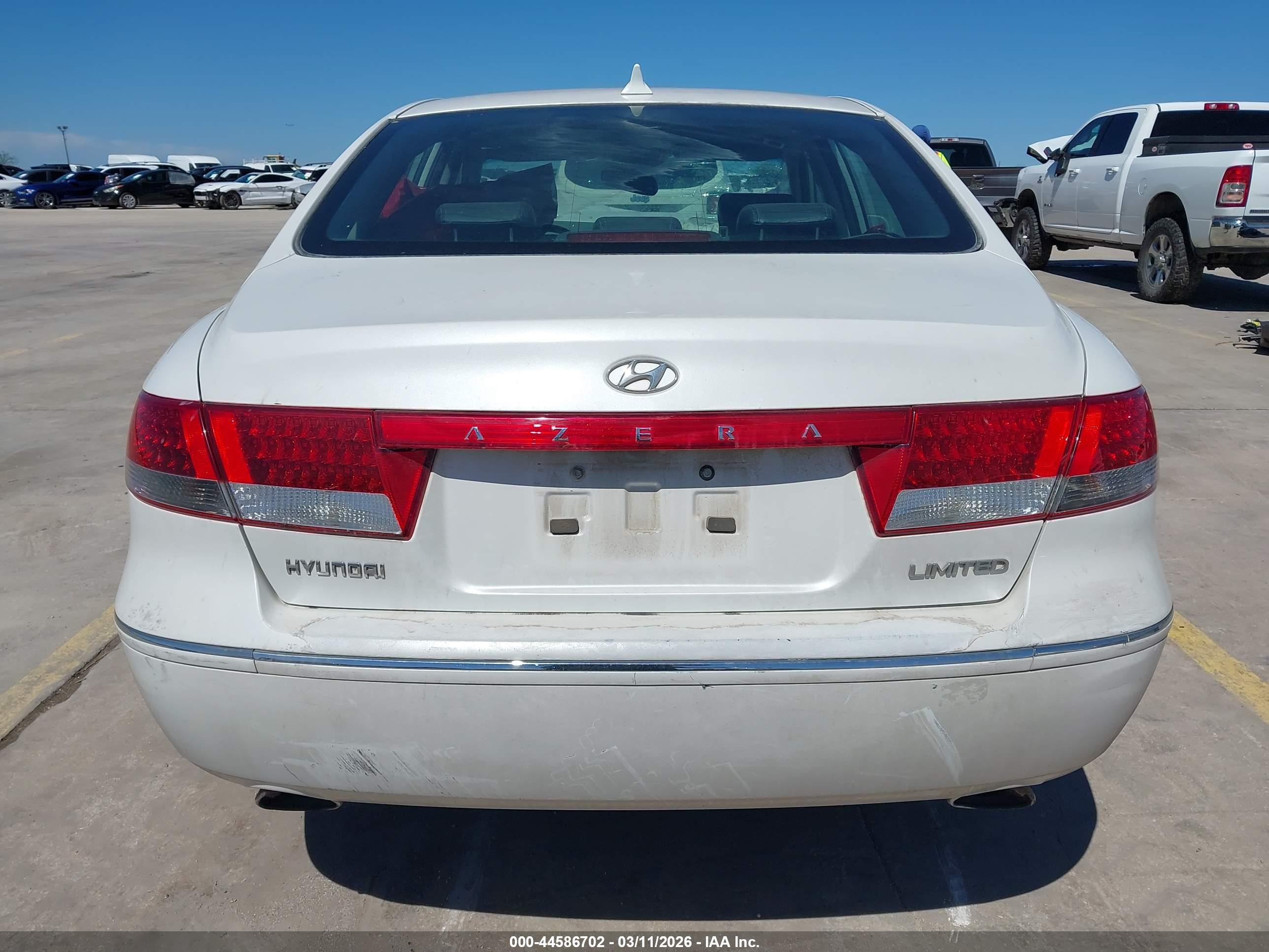 2009 Hyundai Azera Limited White vin: KMHFC46F59A392433
