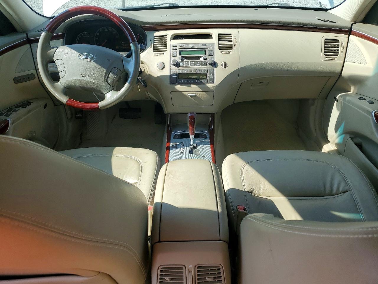 2006 Hyundai Azera Se White vin: KMHFC46F66A108271