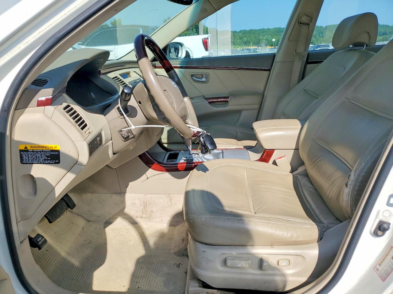 2006 Hyundai Azera Se White vin: KMHFC46F66A108271