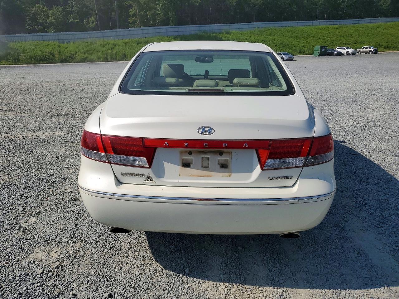 2006 Hyundai Azera Se White vin: KMHFC46F66A108271