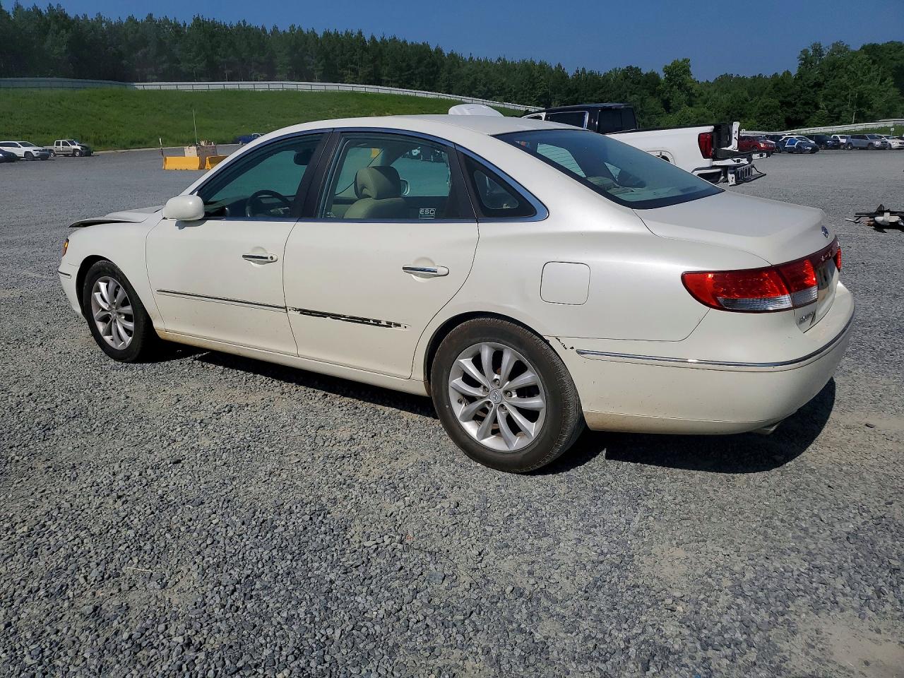 2006 Hyundai Azera Se White vin: KMHFC46F66A108271