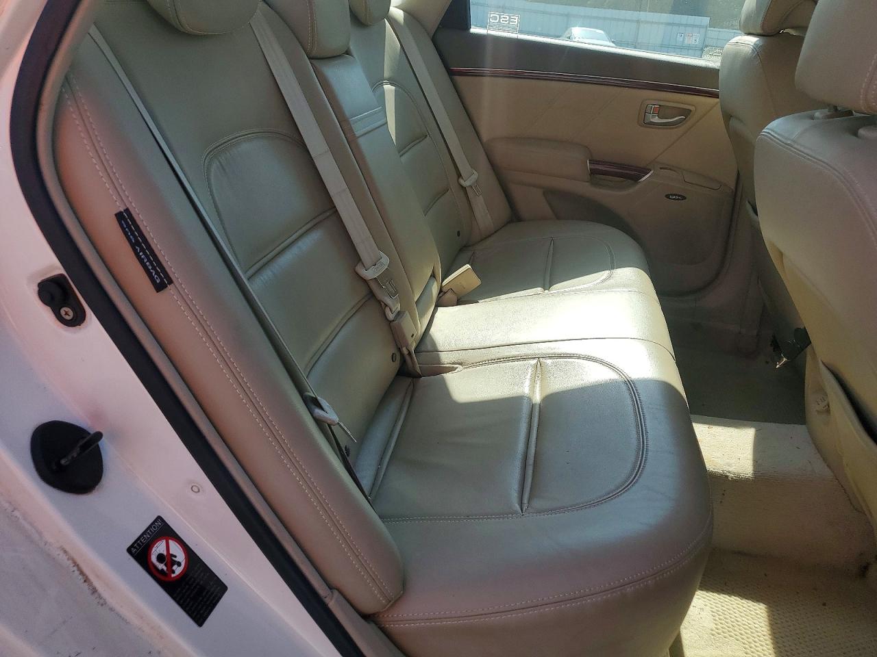 2006 Hyundai Azera Se White vin: KMHFC46F66A108271