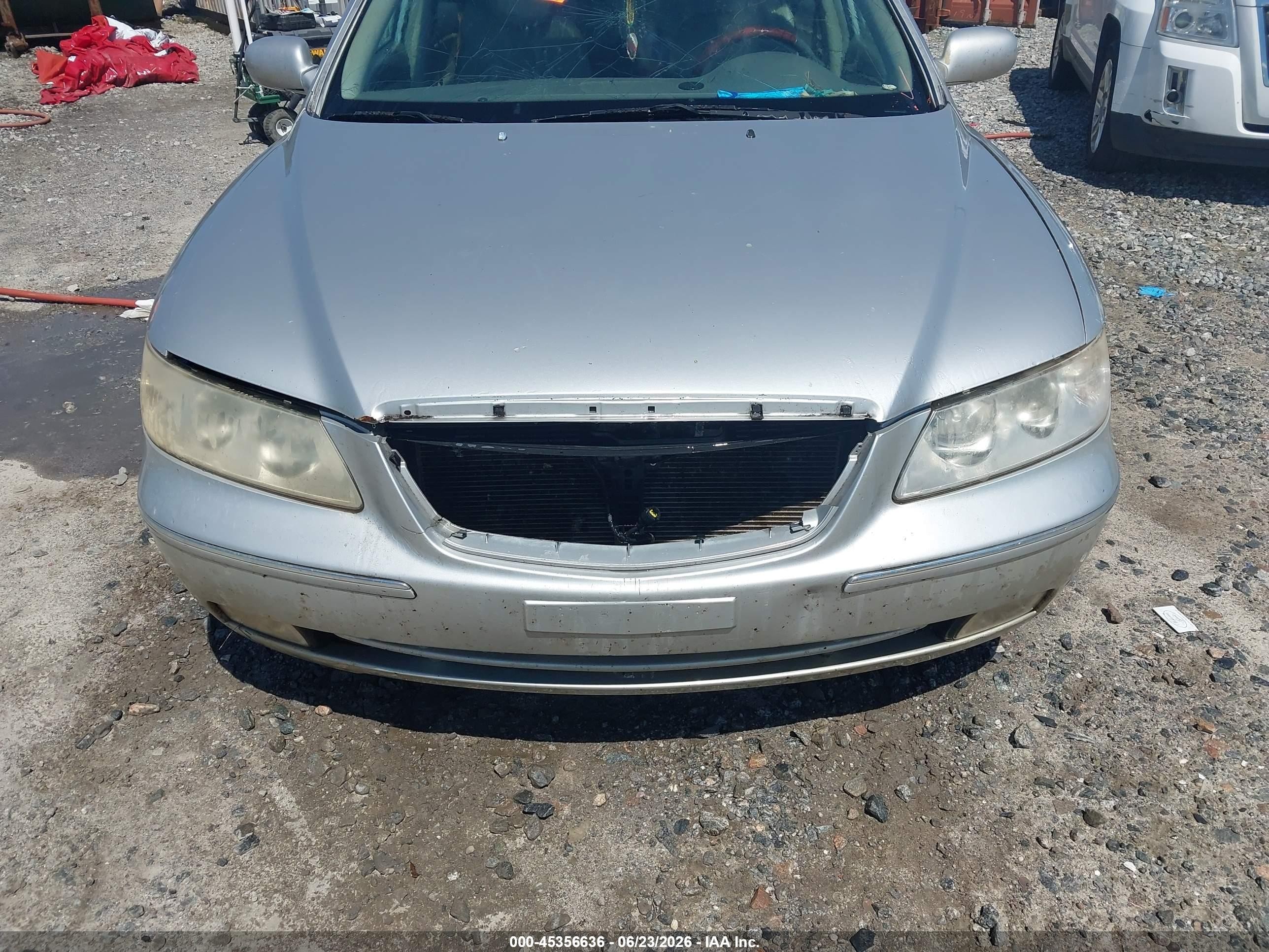 2006 Hyundai Azera Limited/se Silver vin: KMHFC46F66A125099