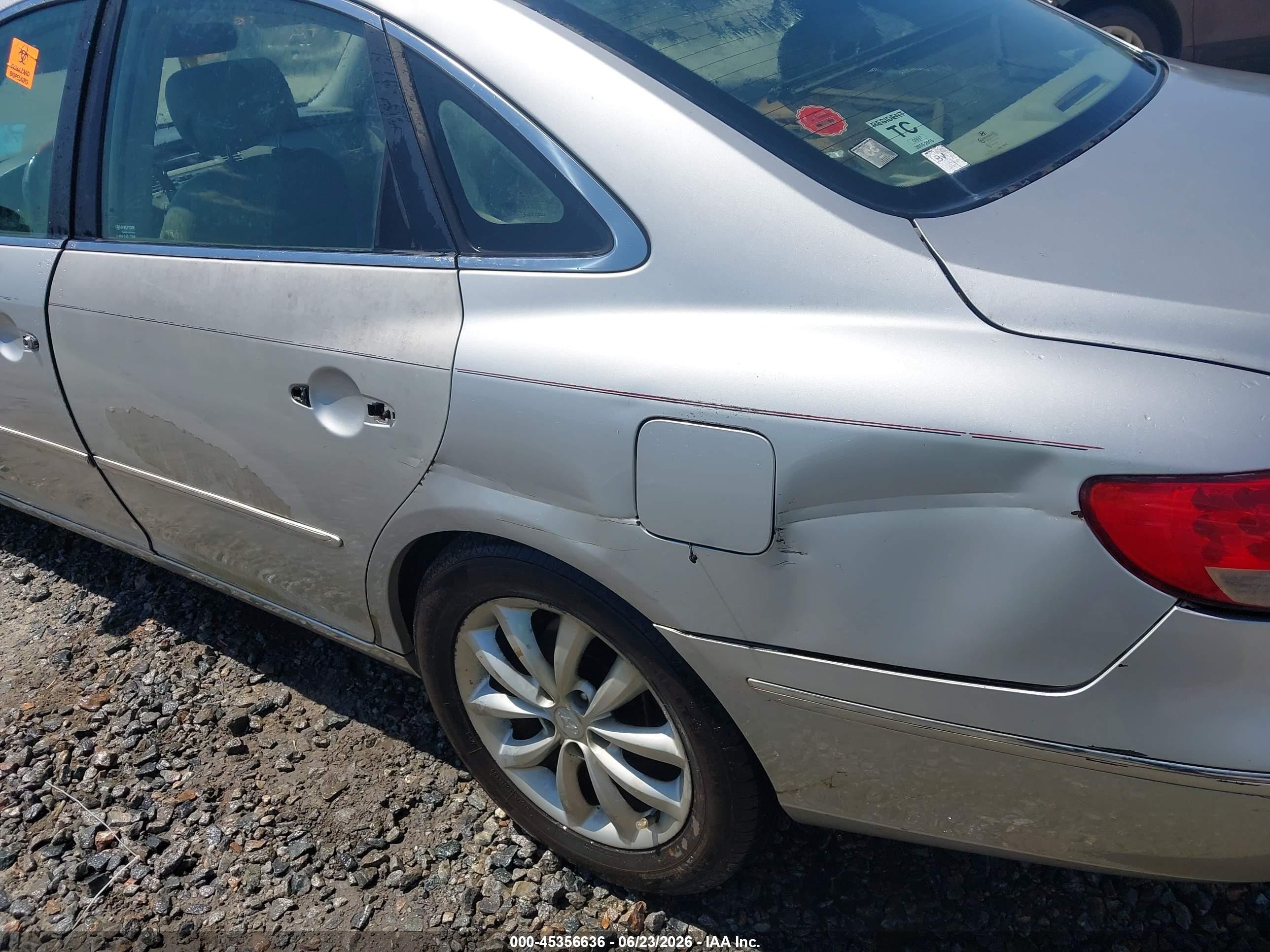 2006 Hyundai Azera Limited/se Silver vin: KMHFC46F66A125099