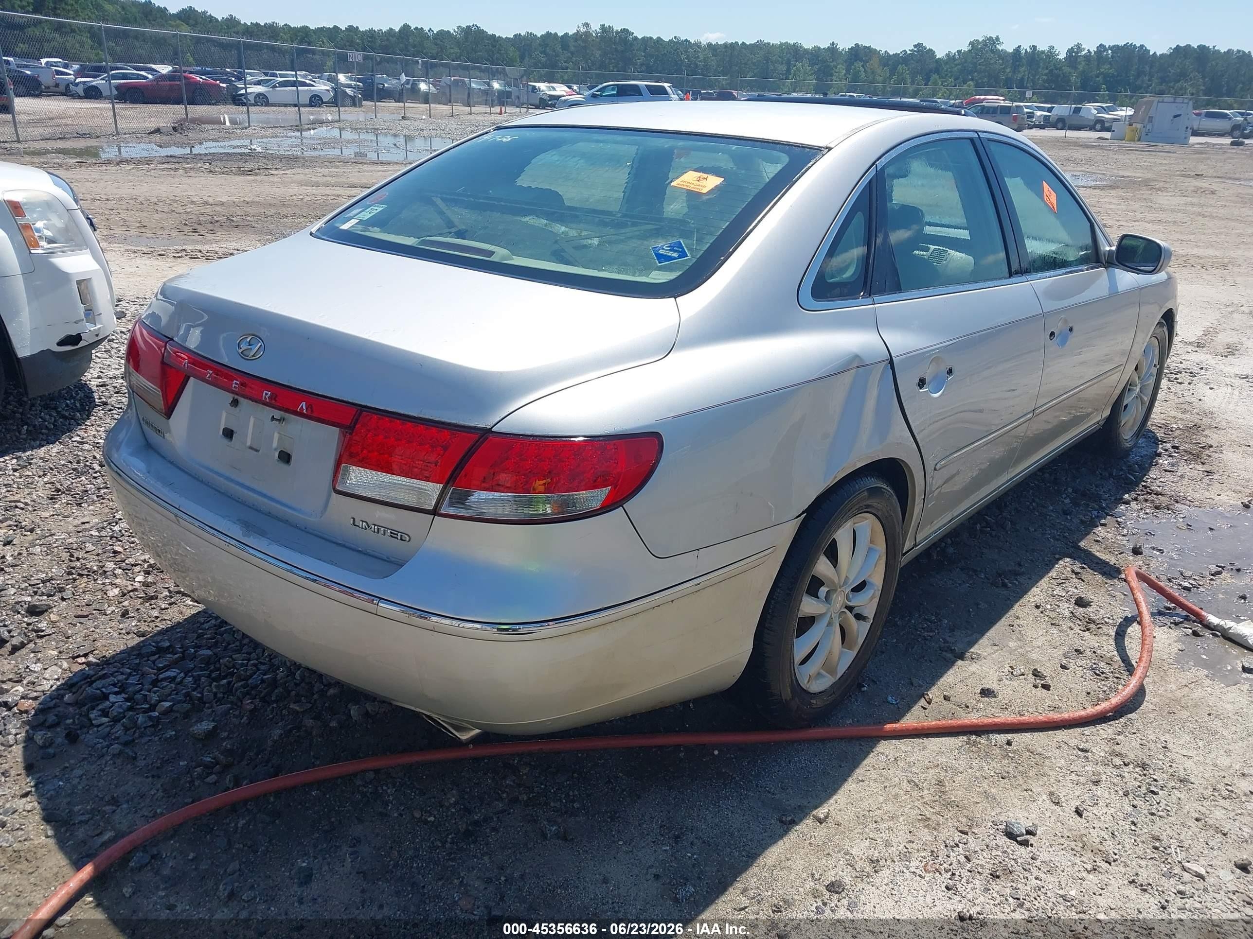 2006 Hyundai Azera Limited/se Silver vin: KMHFC46F66A125099