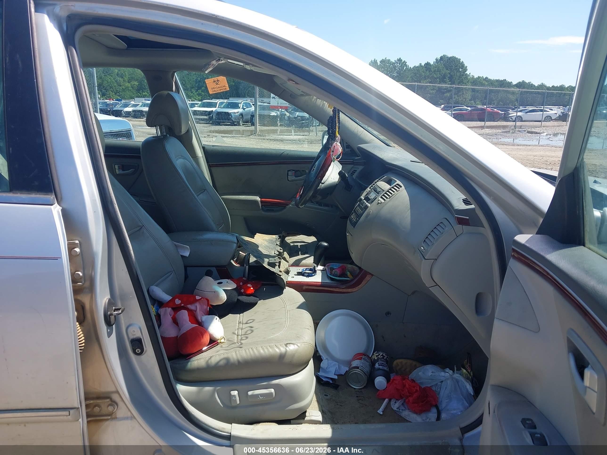 2006 Hyundai Azera Limited/se Silver vin: KMHFC46F66A125099