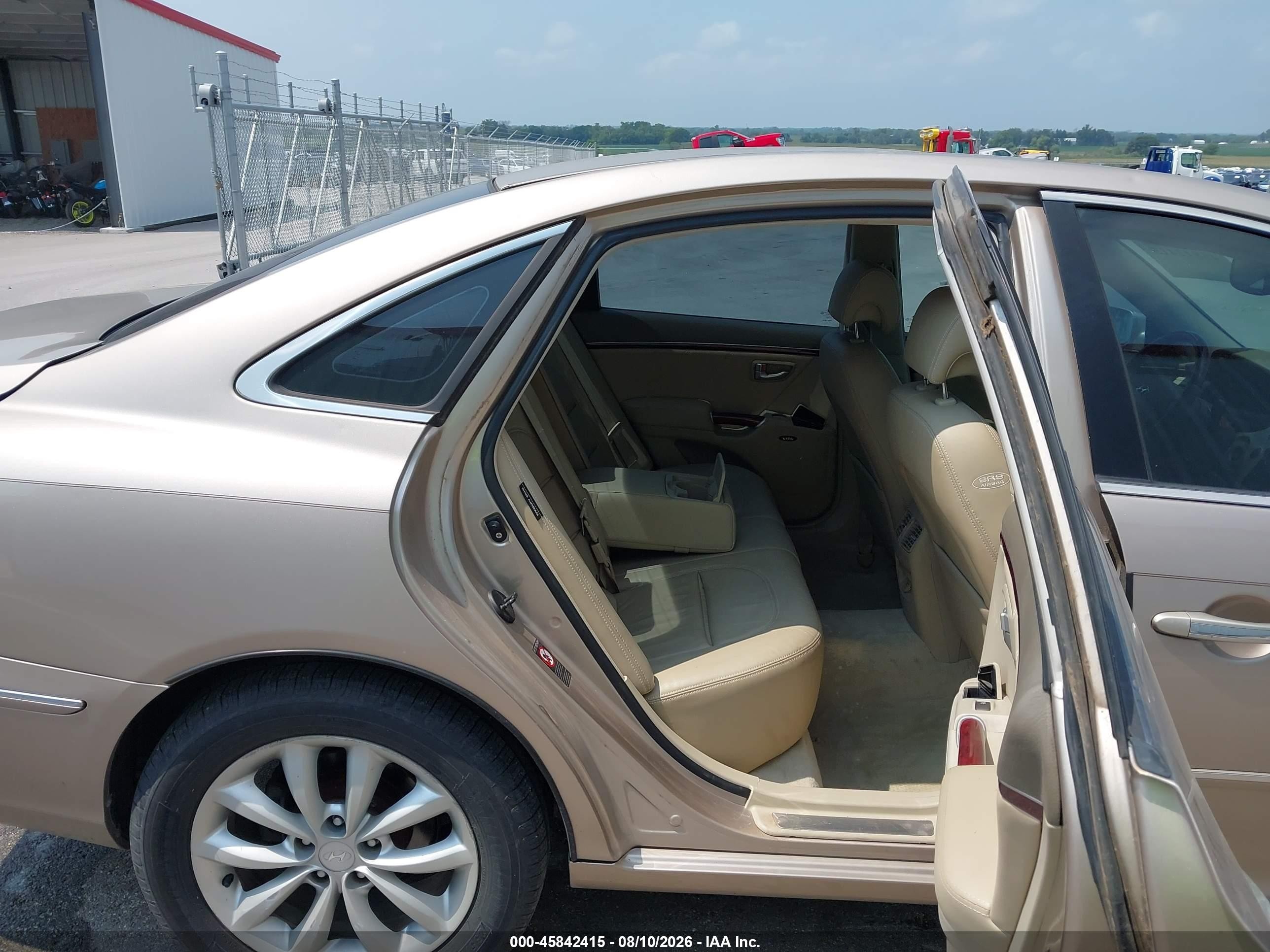 2007 Hyundai Azera Limited/se Brown vin: KMHFC46F67A179570