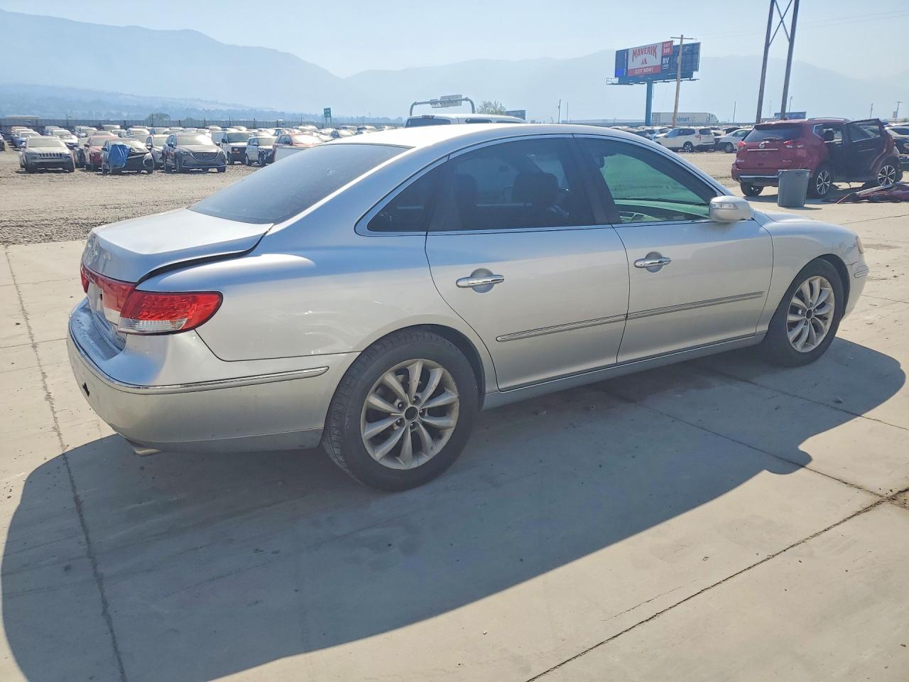 2007 Hyundai Azera Silver vin: KMHFC46F67A190052