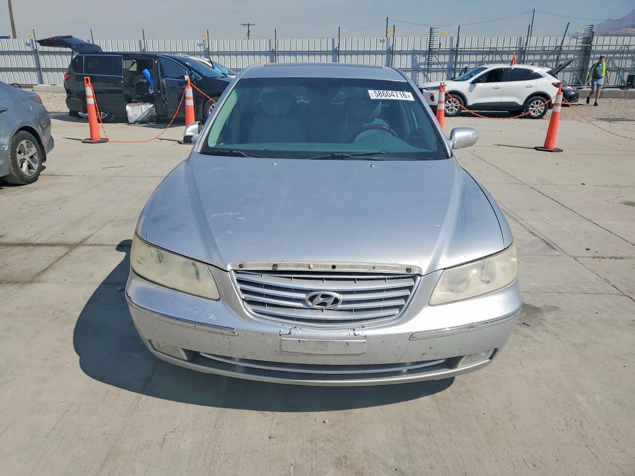 2007 Hyundai Azera Silver vin: KMHFC46F67A190052