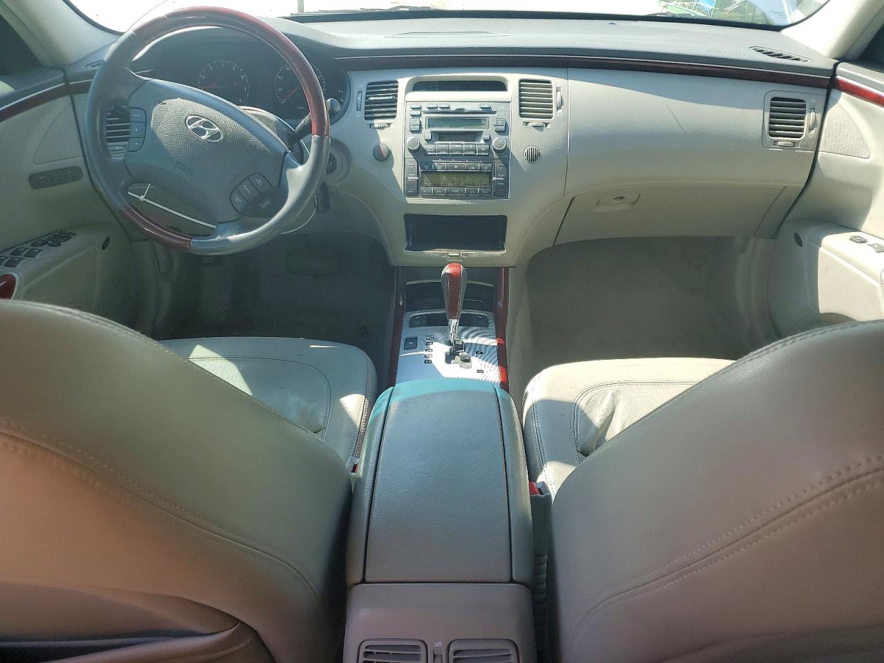 2007 Hyundai Azera Silver vin: KMHFC46F67A190052
