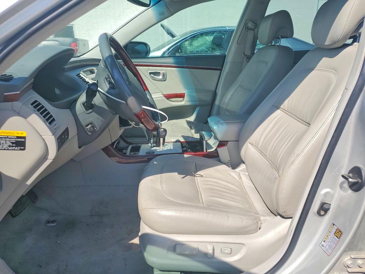 2007 Hyundai Azera Silver vin: KMHFC46F67A190052
