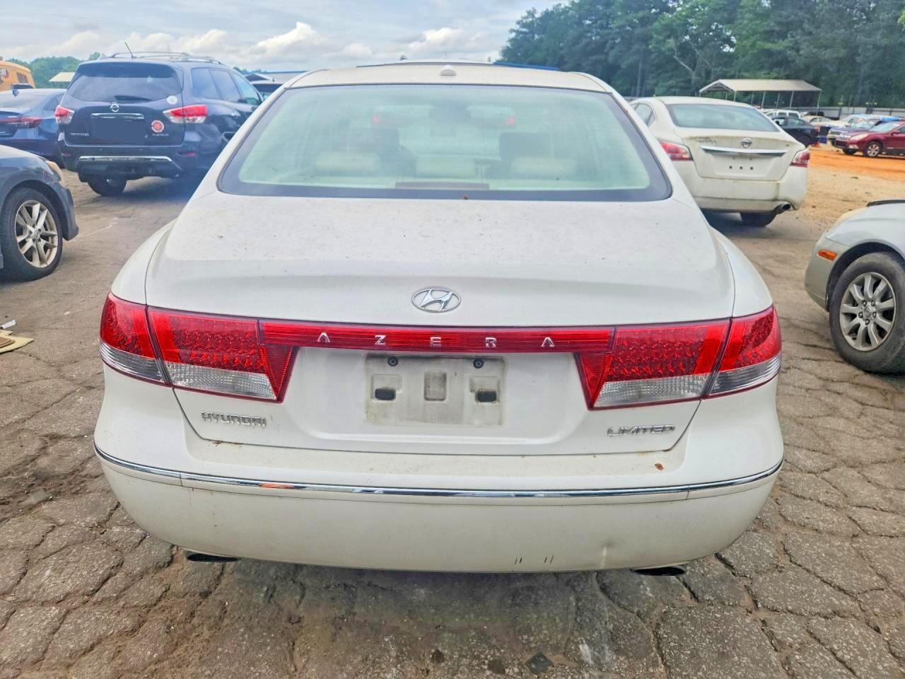 2007 Hyundai Azera Se White vin: KMHFC46F67A227861