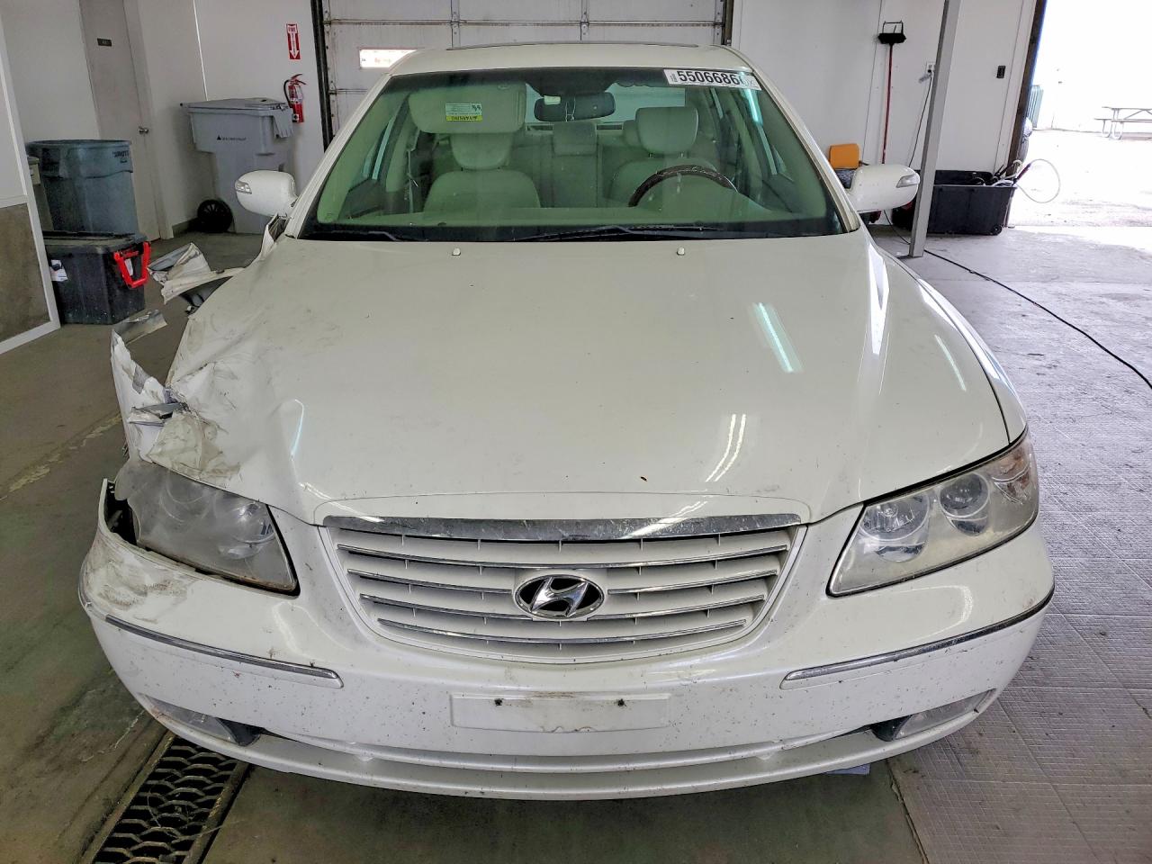 2008 Hyundai Azera Limited White vin: KMHFC46F68A305539