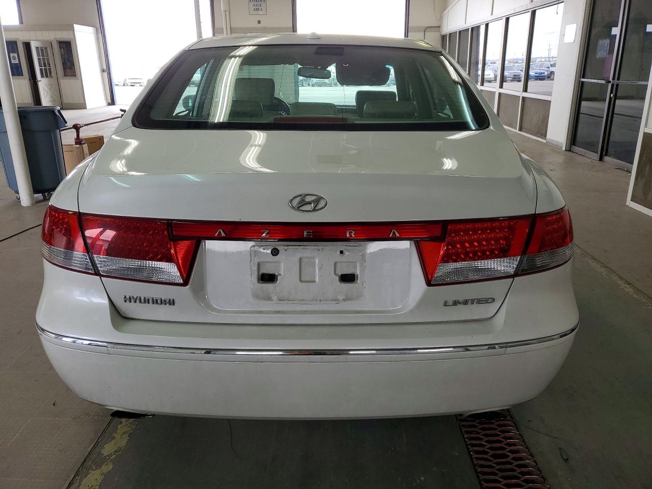 2008 Hyundai Azera Limited White vin: KMHFC46F68A305539
