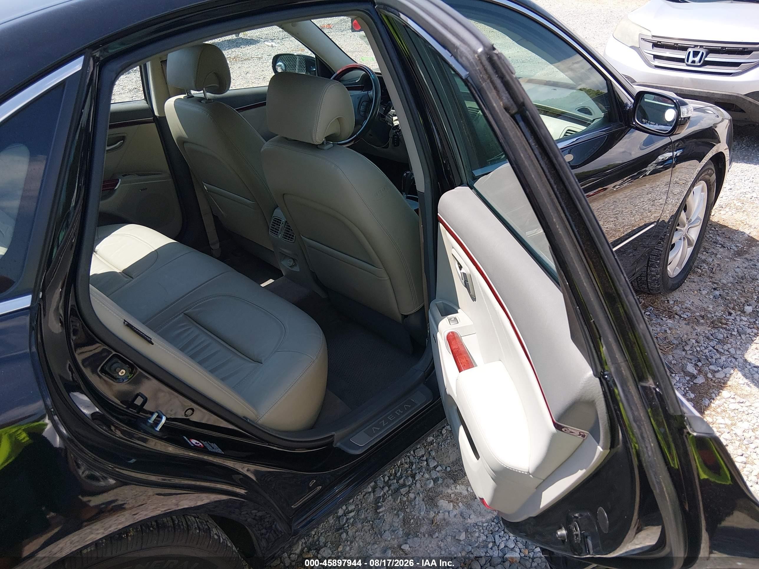 2008 Hyundai Azera Limited Black vin: KMHFC46F68A331932